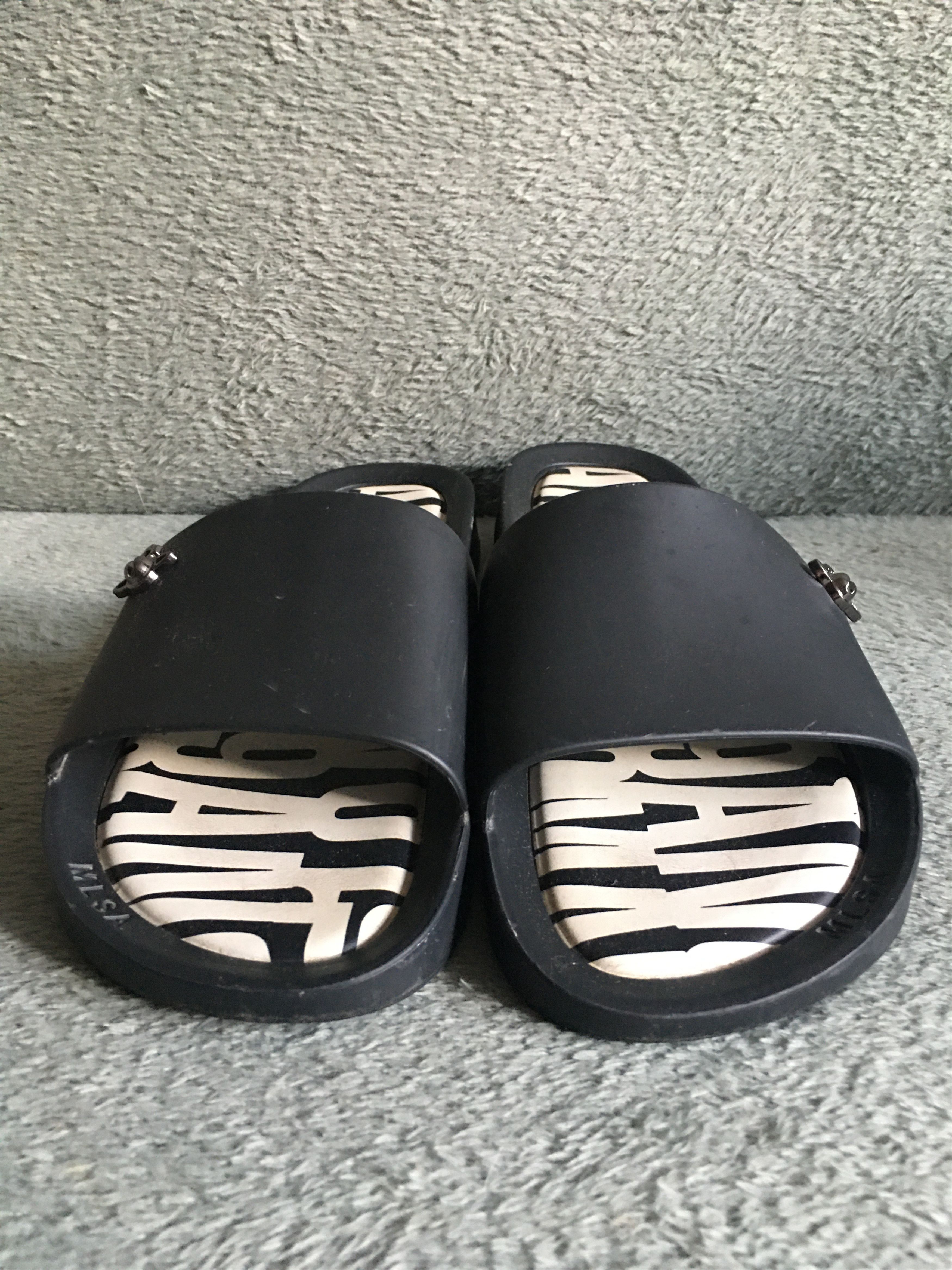 Melissa × Vivienne Westwood VIVIENNE WESTWOOD x Melissa Black Matte Orb Beach Sliders Size US 10 / IT 40 - 2 Thumbnail