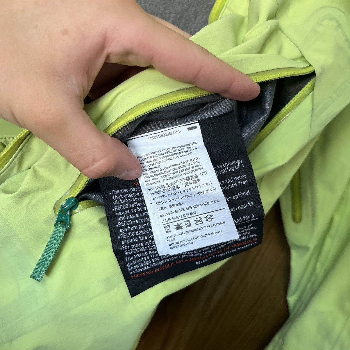 Arc'teryx Vintage Arc’teryx Gore Tex Recco Jacket Size US S / EU 44-46 / 1 - 22 Thumbnail