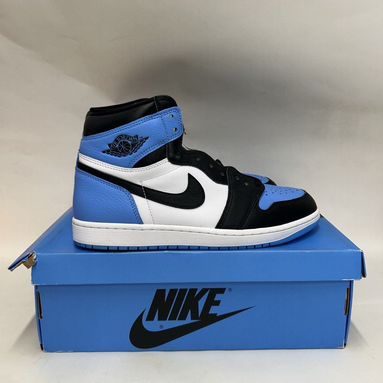 Jordan Brand Nike Air Jordan 1 Retro High OG “UNC Toe/Blue Black White” Size US 10 / EU 43 - 4 Thumbnail
