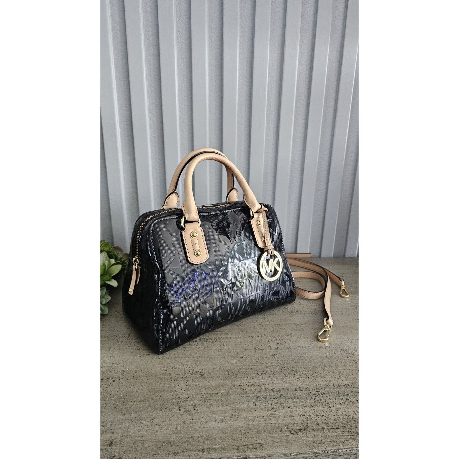 Michael Kors Michael Kors Signature Black Patent Leather Monogram Size ONE SIZE - 2 Thumbnail