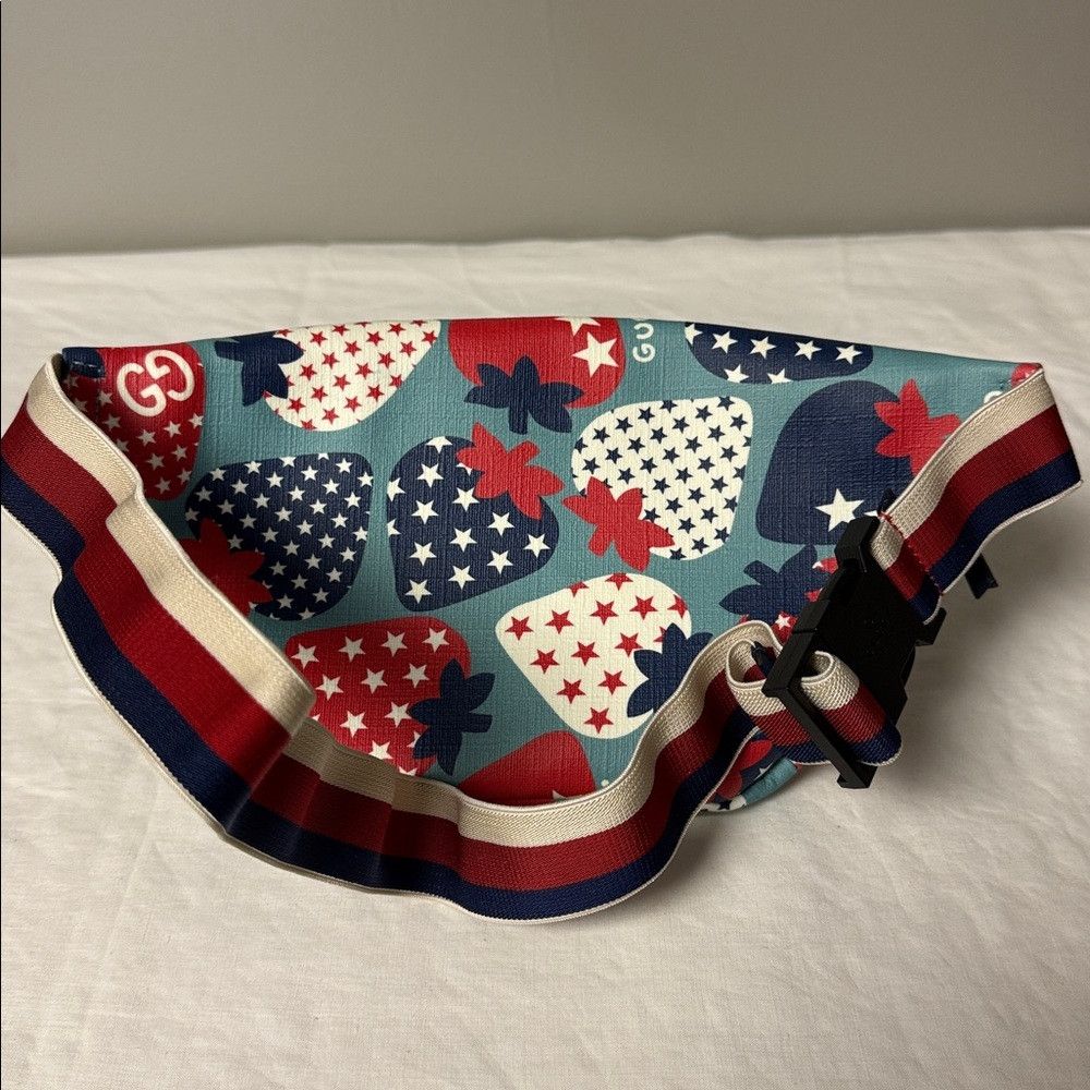 Gucci Gucci Children’s Strawberry Print Waist Bag Blue PVC Italy Size ONE SIZE - 5 Thumbnail