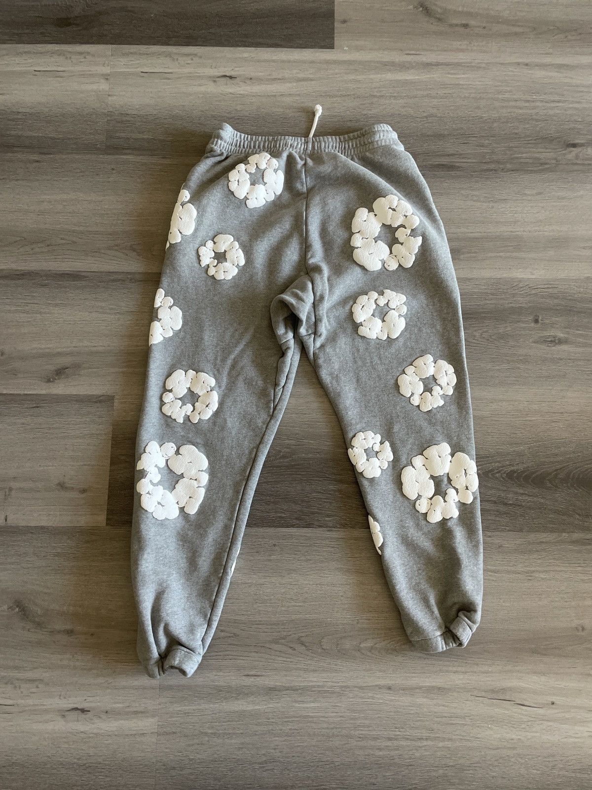 Pre-owned Denim Tears The Cotton Wreath Sweatpants In Grey