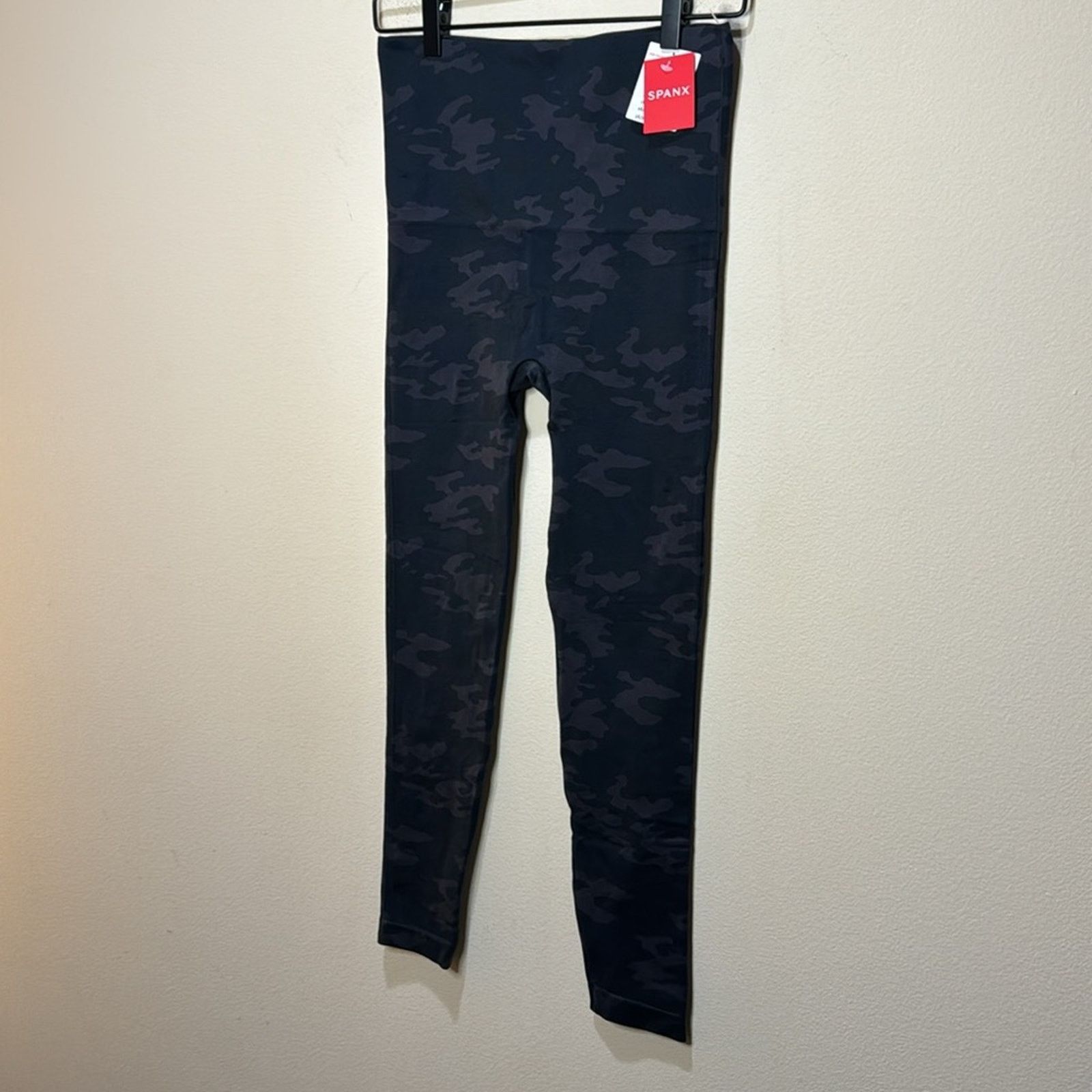 Spanx SPANX Look at Me Now High-Waisted Seamless Leggings Size 29" - 2 Thumbnail
