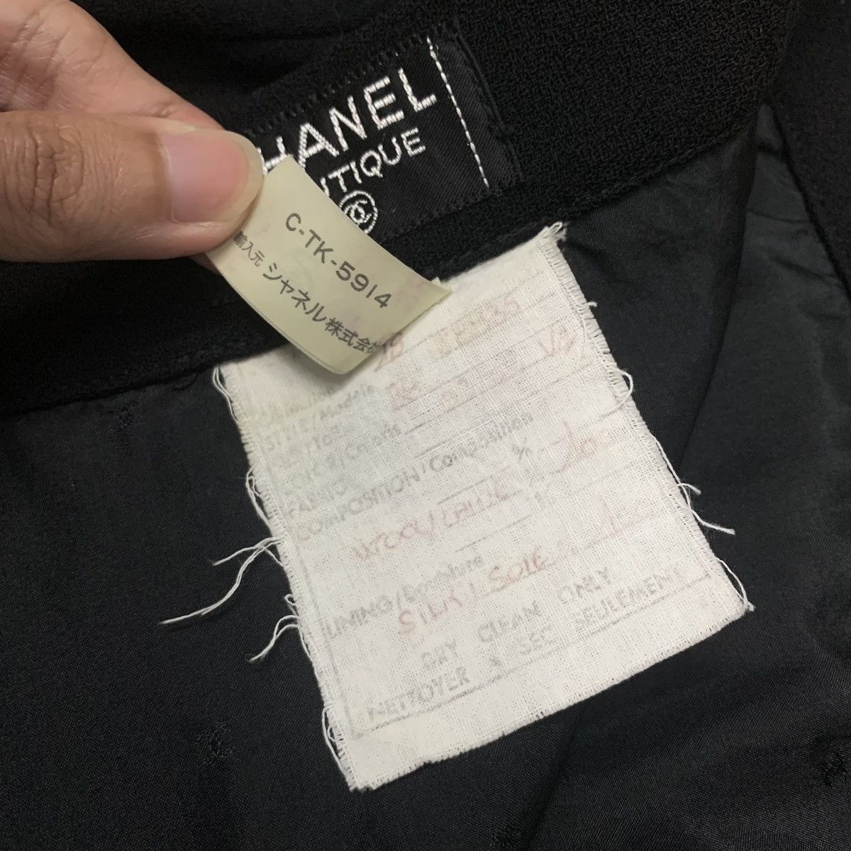 Chanel CHANEL Fall 1988/1989 Gold CC Buttons Bodycon Pencil Skirt Size 25" / US 0 / IT 36 - 8 Thumbnail