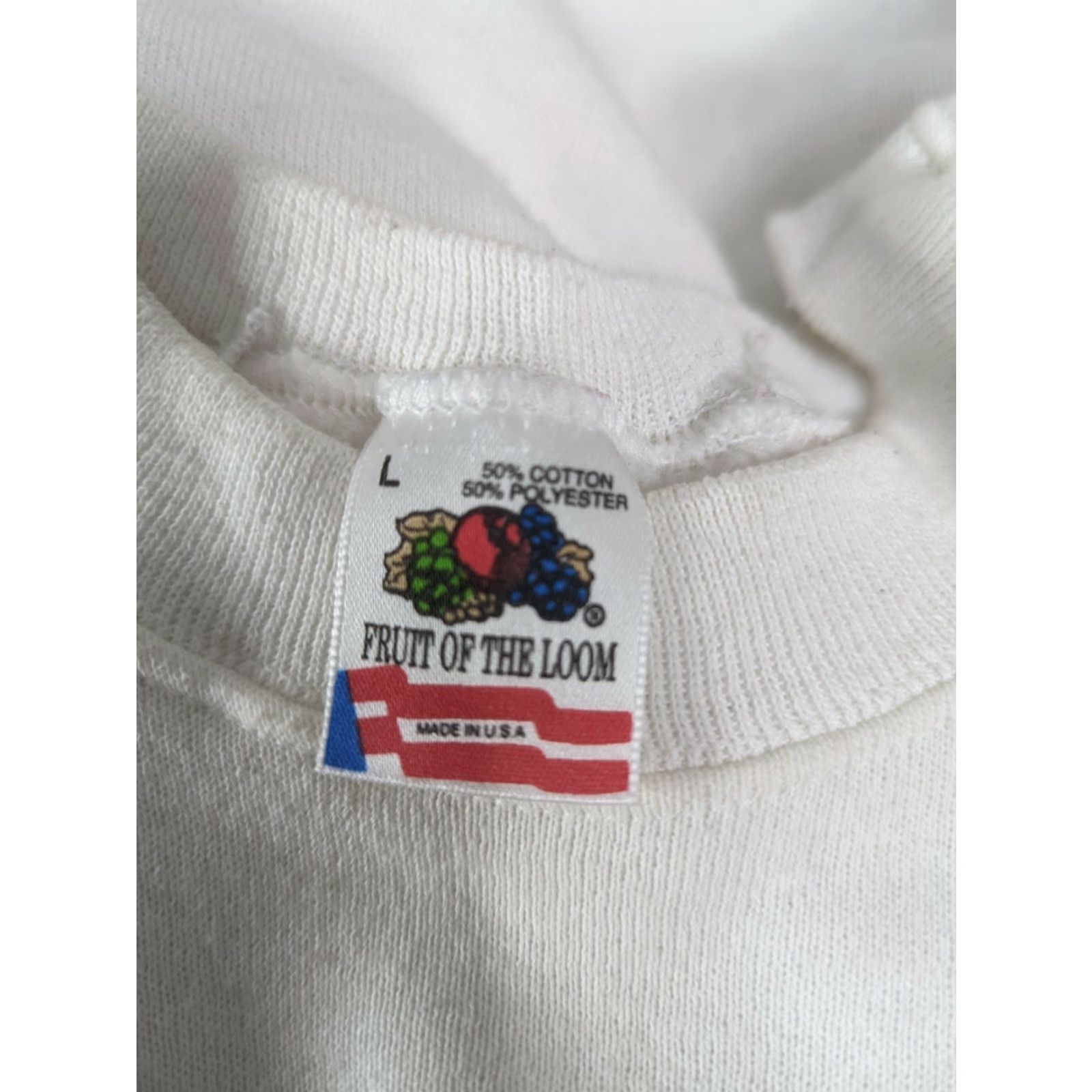 Fruit Of The Loom VINTAGE Fruit of the Loom Sweatshirt Raglan Crewneck Large USA 80s 90s Stewart Crest White Cotton Unisex Adults Mens Womens Size US L / EU 52-54 / 3 - 3 Thumbnail