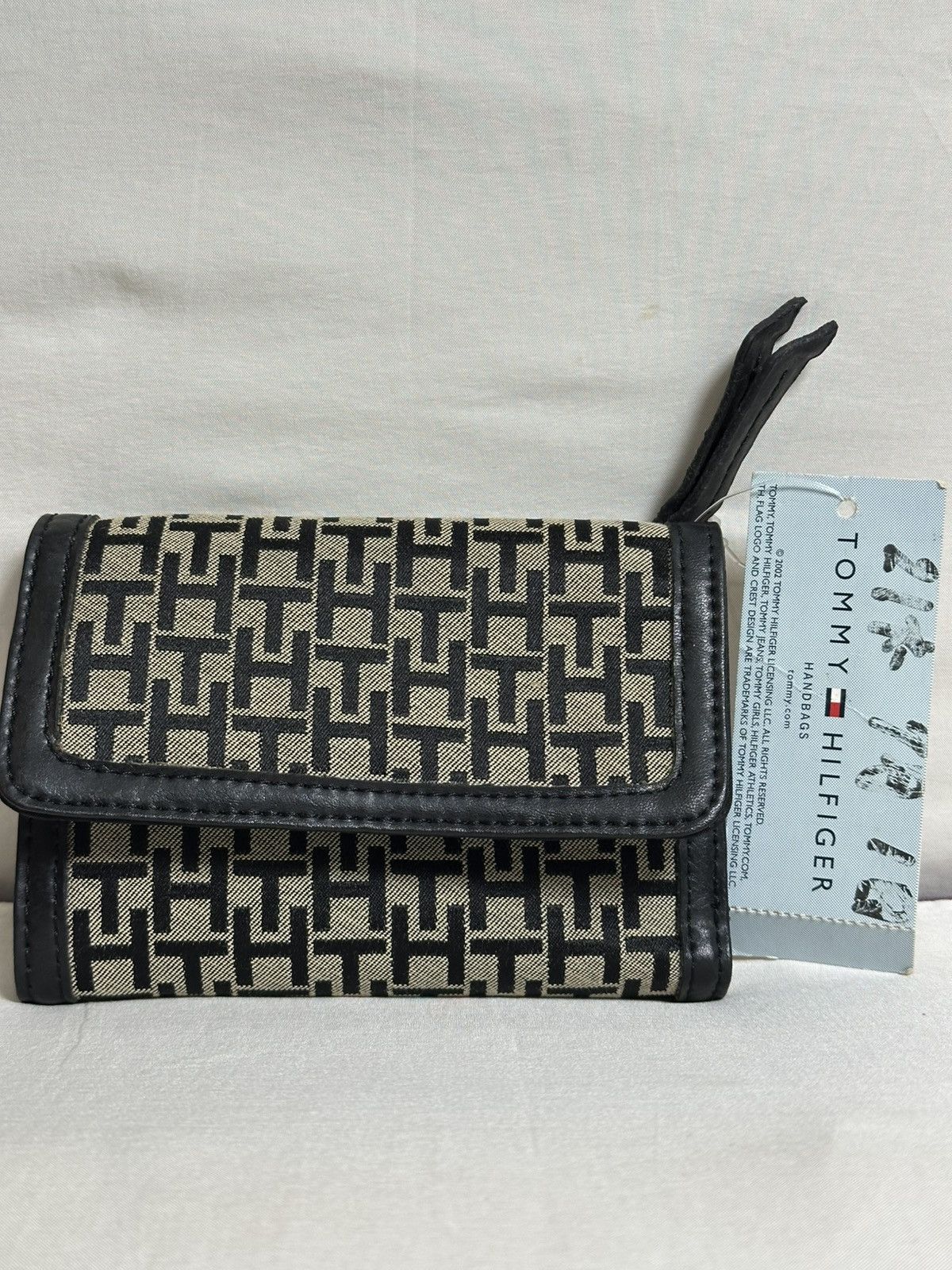 Tommy Hilfiger Tommy Hilfiger monogram canvas wallet. Size ONE SIZE - 1 Thumbnail
