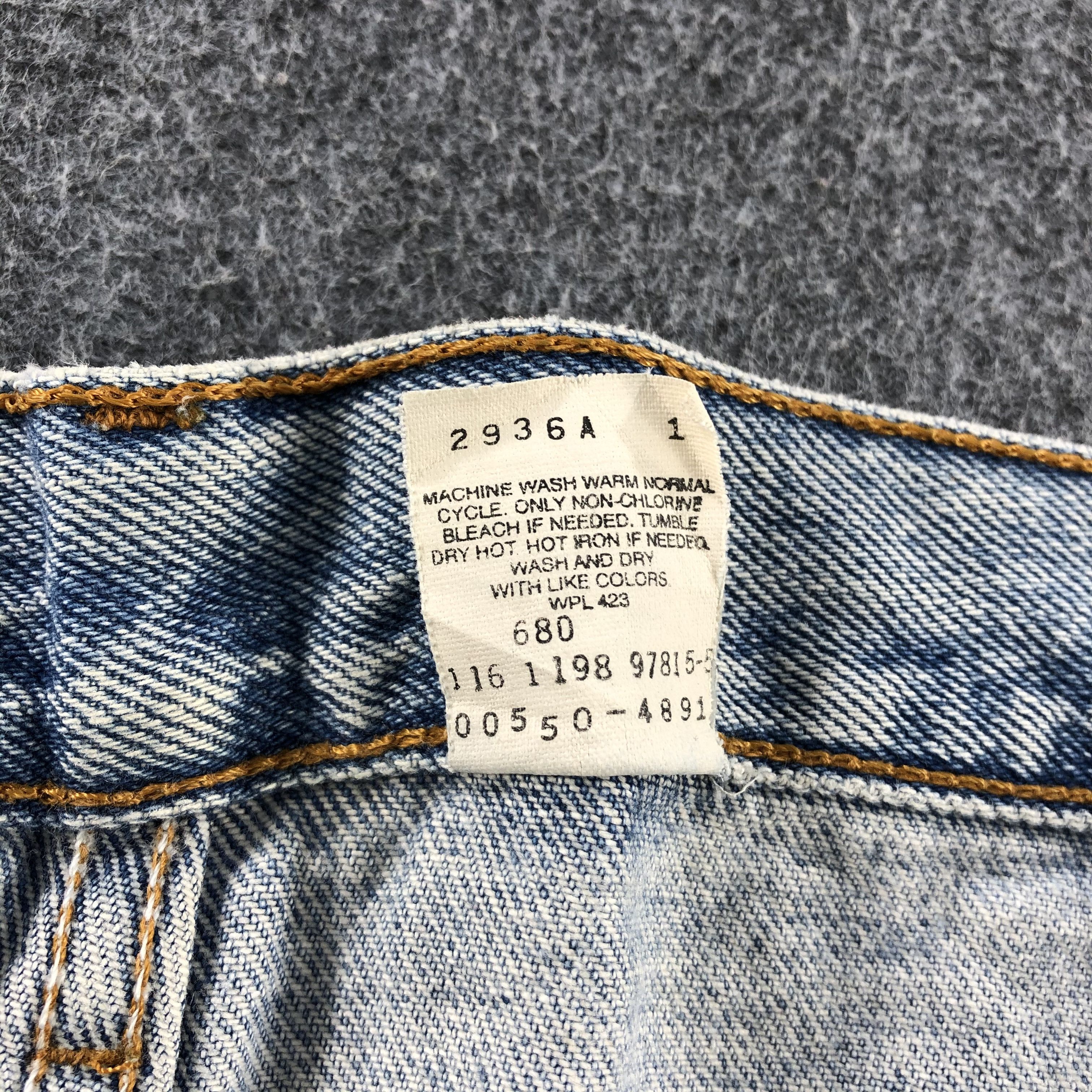 Levi's 90s Vintage Light Wash Levis 550 Jeans- J1355 Size US 35 - 12 Thumbnail