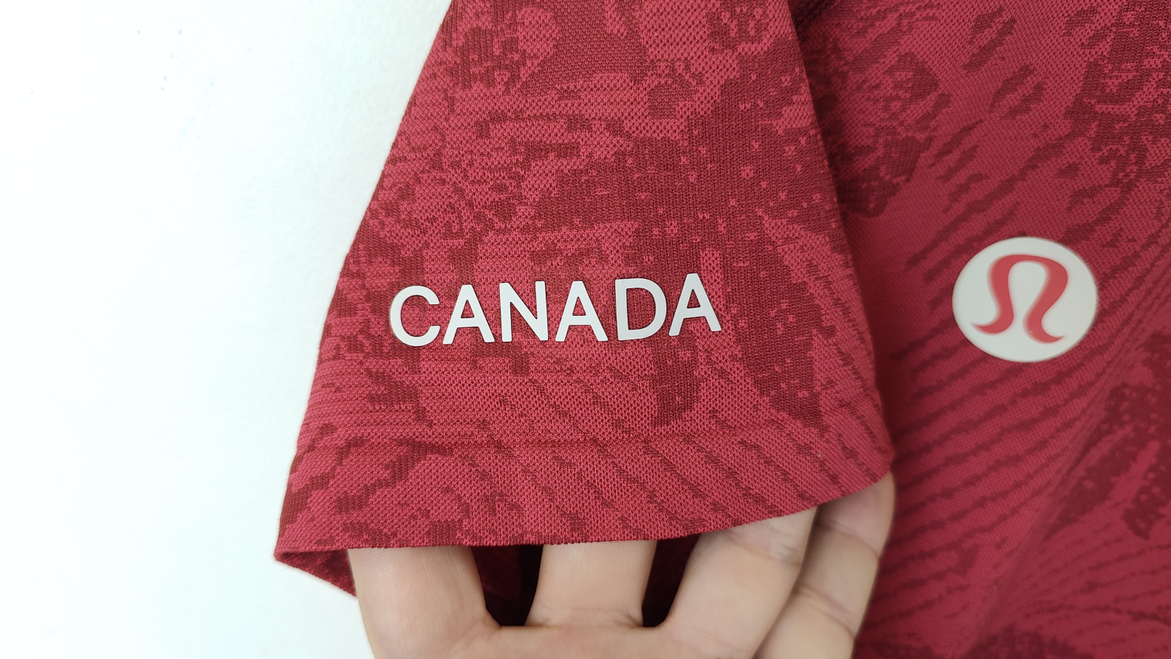 Lululemon Lululemon Team Canada Official Active Tshirt Size US L / EU 52-54 / 3 - 6 Thumbnail