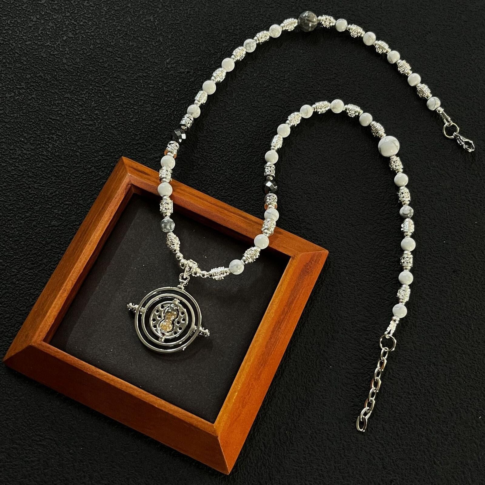 Jewelry White Bead Hourglass Necklace | Vintage Handcraft Street Size ONE SIZE - 3 Thumbnail