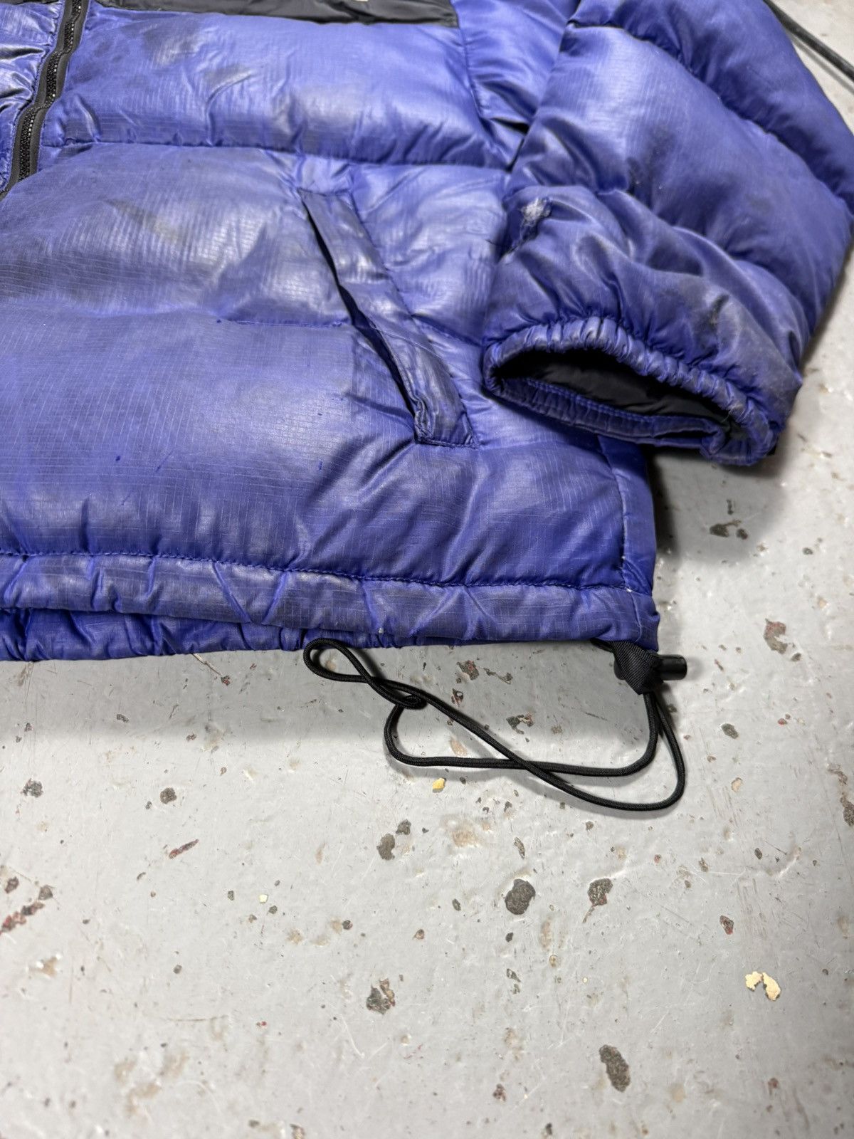 The North Face Distressed North Face Puffer Jacket Size US L / EU 52-54 / 3 - 2 Thumbnail