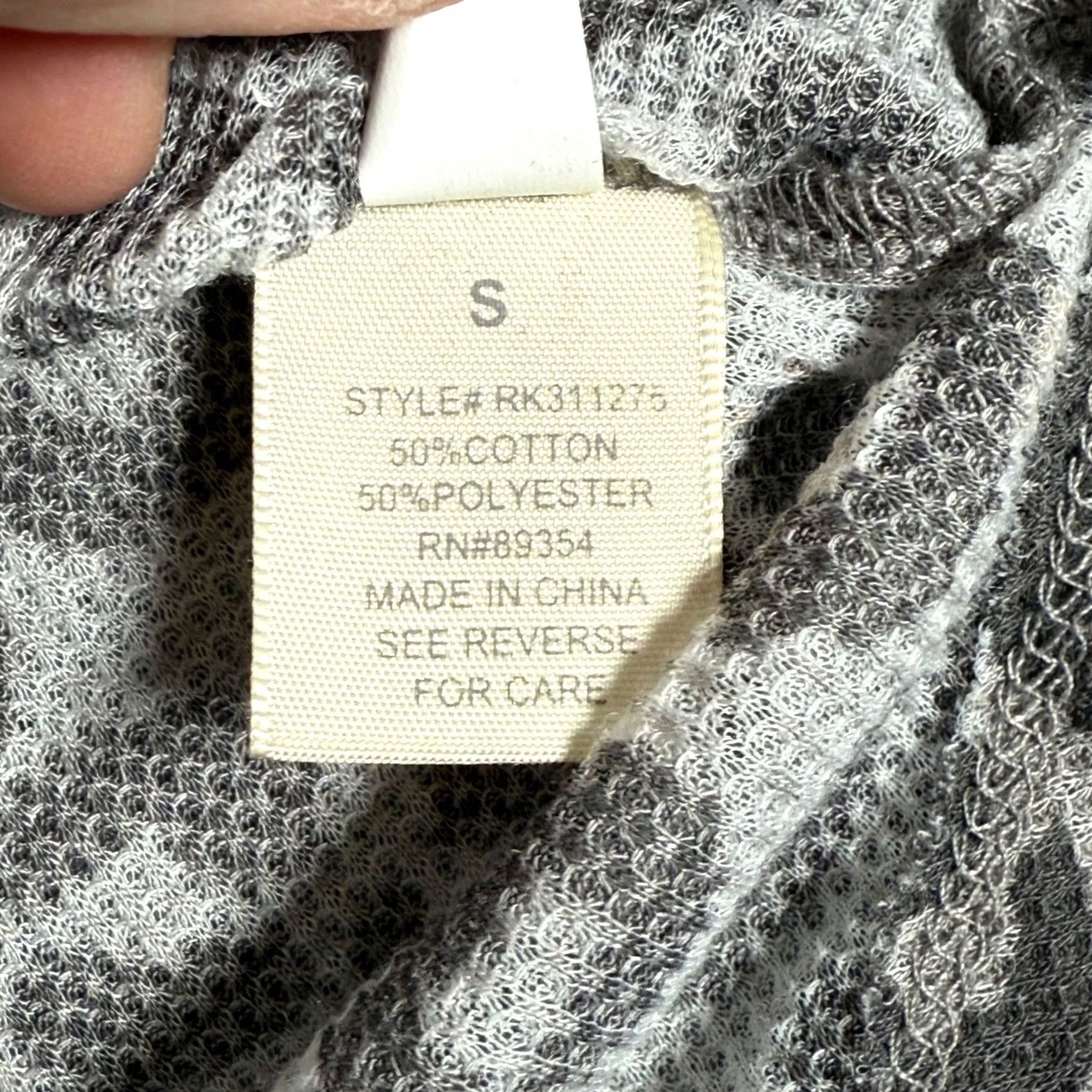Vintage Ultra Flirt Leopard Print Long Sleeve Crew Neck Knit Top Womens Tunic S Small Lightweight Stretch Waffle Knit Gray Fluffy? Size S / US 4 / IT 40 - 4 Thumbnail