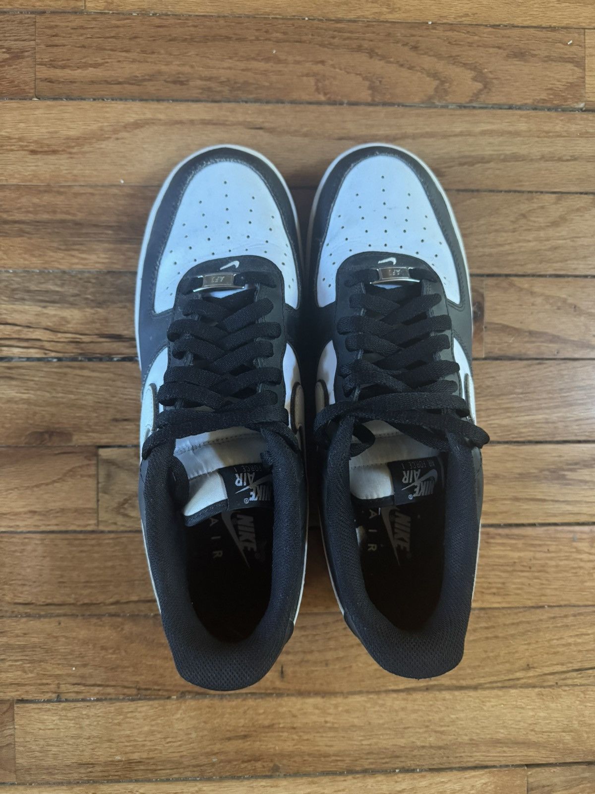 Nike Nike Air Force 1 Low ‘09 Panda White Swoosh Size US 11 / EU 44 - 2 Thumbnail