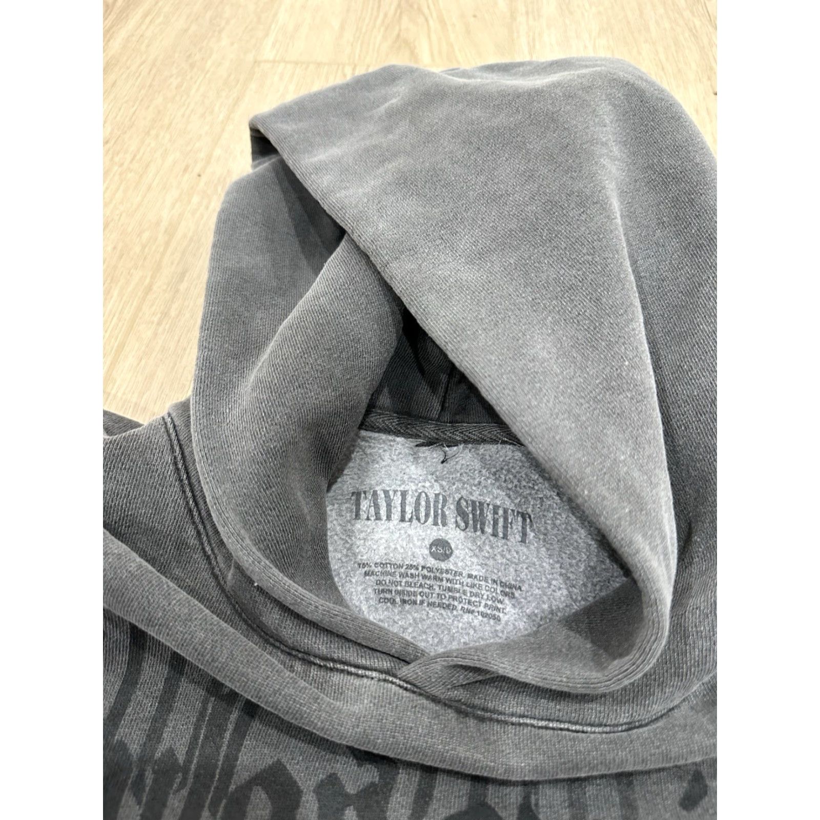 Vintage Taylor Swift Reputation Hoodie XS/S Gray Pullover Long Sleeve Unisex Adults Size XS / US 0-2 / IT 36-38 - 5 Thumbnail