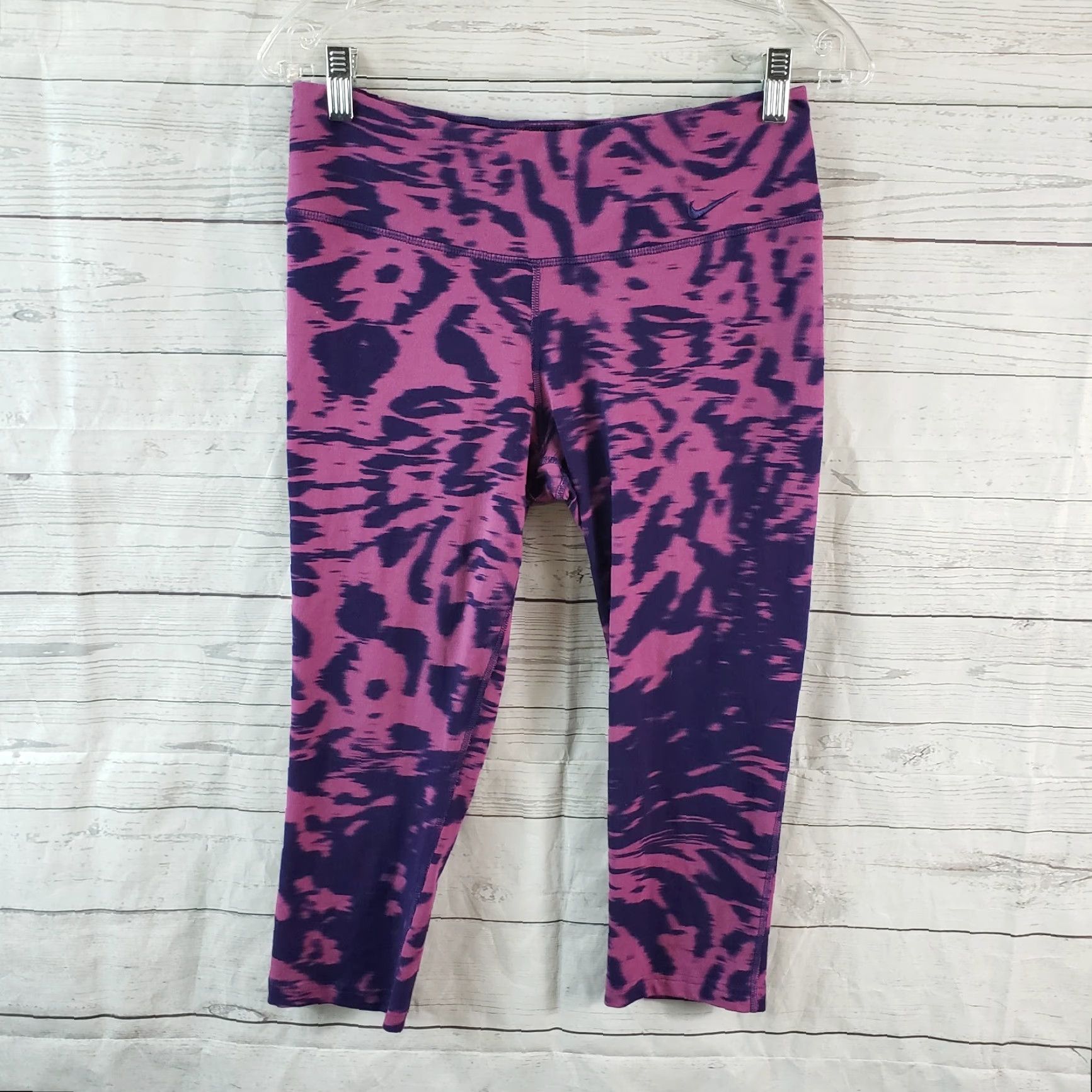 Nike Nike Womens Capri Leggings Size M Purple Mid Rise Cotton Blend Size 32" / US 10 / IT 46 - 2 Thumbnail