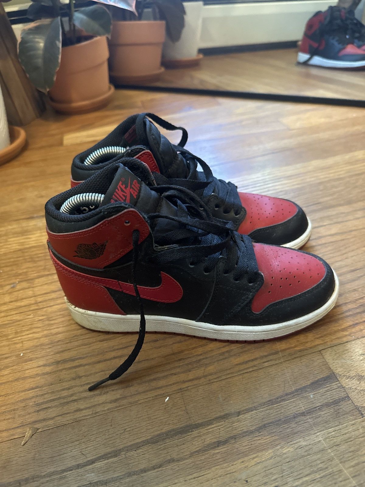 Jordan Brand (GS) Air Jordan 1 Retro High OG 'Banned' 2016 Size US 4.5 / IT 34.5 - 5 Thumbnail
