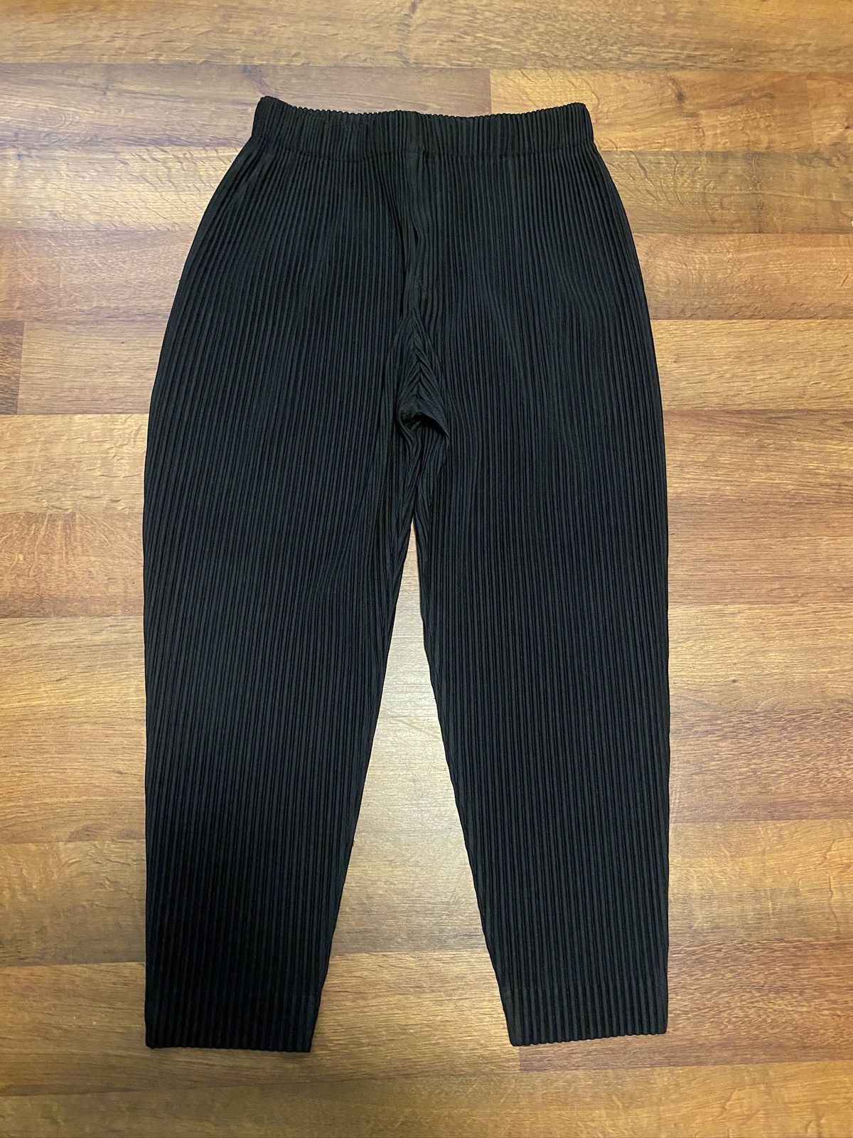 ISSEY MIYAKE homme plisse サイズ 3 BASICS – ISSEY MIYAKE ONLINE STORE