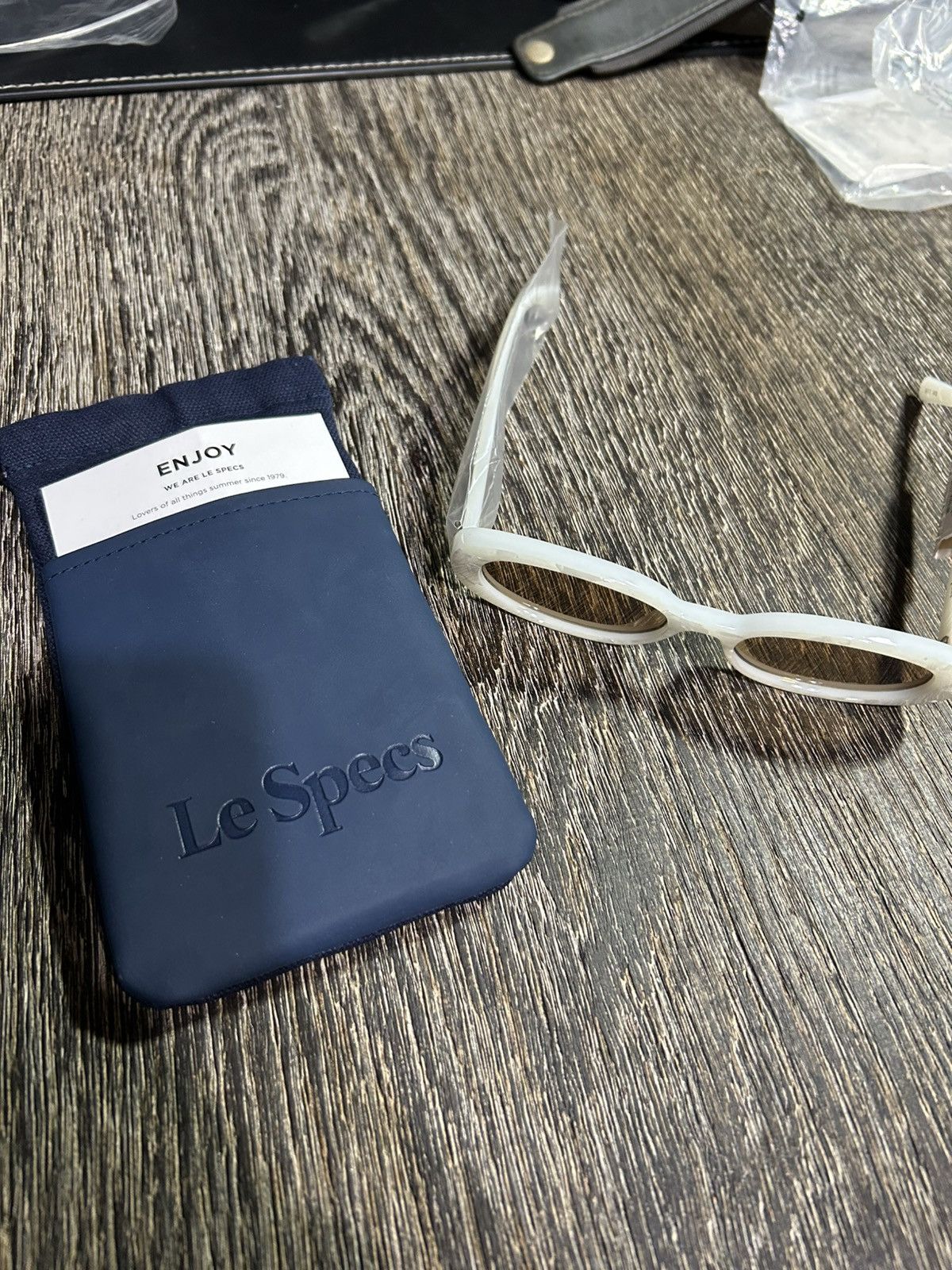 Le Specs Le Specs Outta Love White Marble Unisex Size ONE SIZE - 6 Thumbnail
