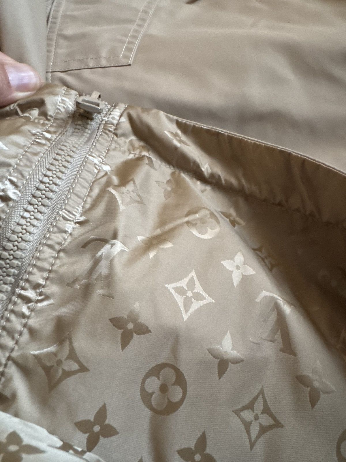 Louis Vuitton LOUIS VUITTON reversible jacket sizes in photos by tape Size US M / EU 48-50 / 2 - 23 Thumbnail