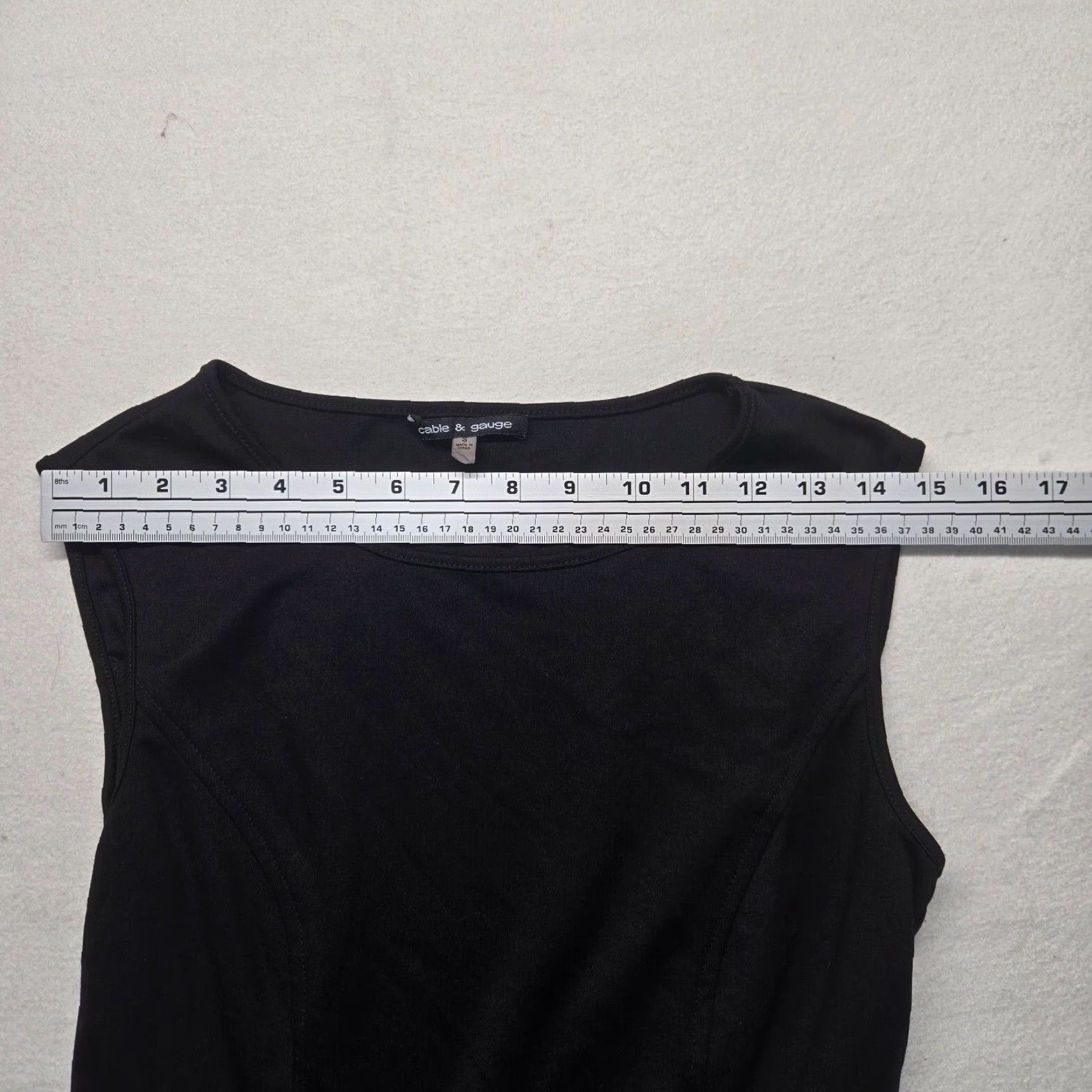 Vintage Cable & Gauge Solid Black Ruffled Sleeveless Tank Shirt Adult Women S Small Black Sleeveless Blouse Camisole 90s style? Size S / US 4 / IT 40 - 3 Thumbnail