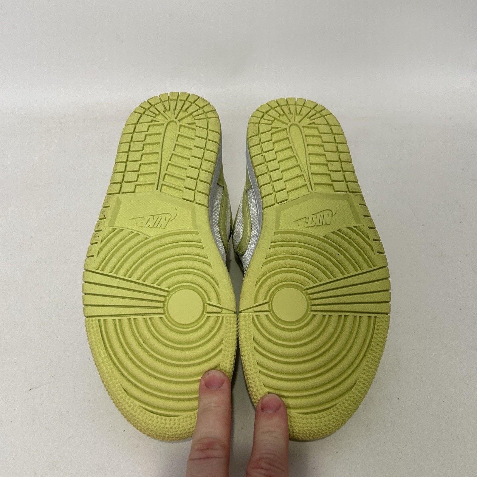 Jordan Brand Nike Air Jordan 1 Low SE WMNS “Limelight/White Light Green” Size US 6 / IT 36 - 7 Thumbnail