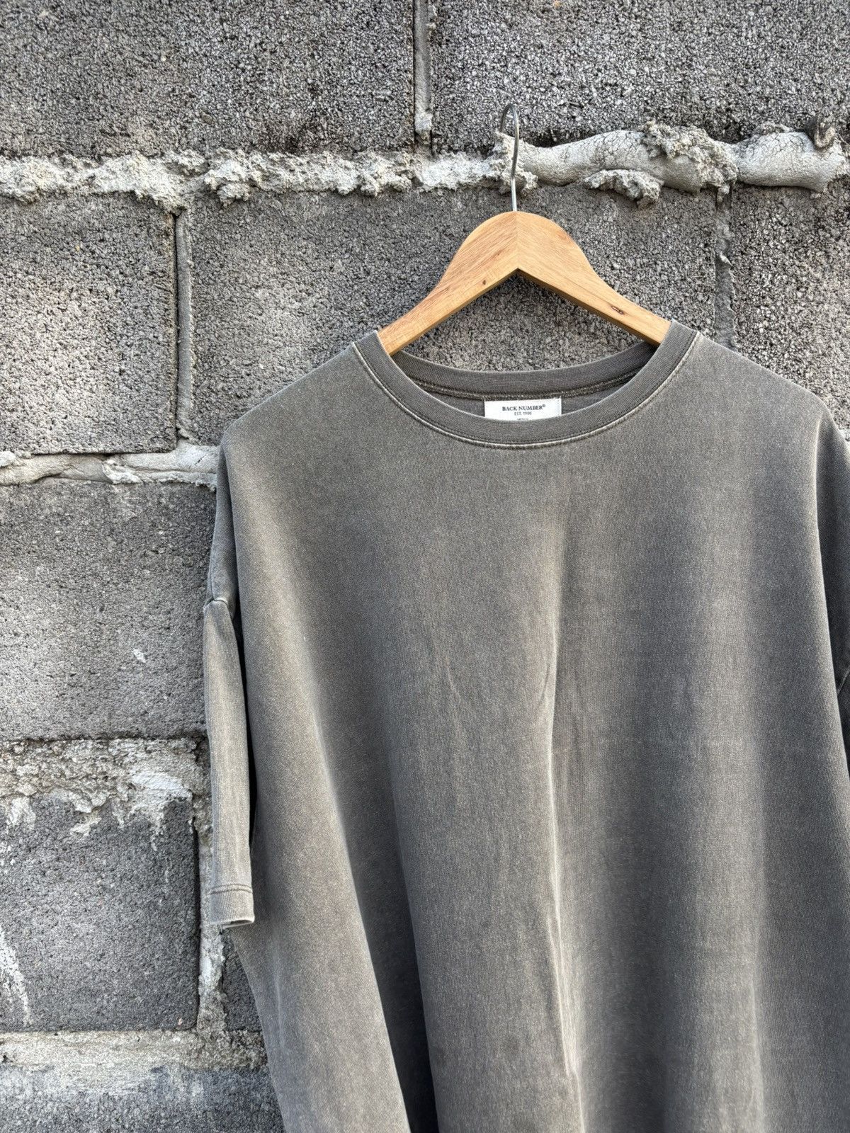 Japanese Brand Faded BACK NUMBER Dress T-Shirt Size US M / EU 48-50 / 2 - 2 Thumbnail