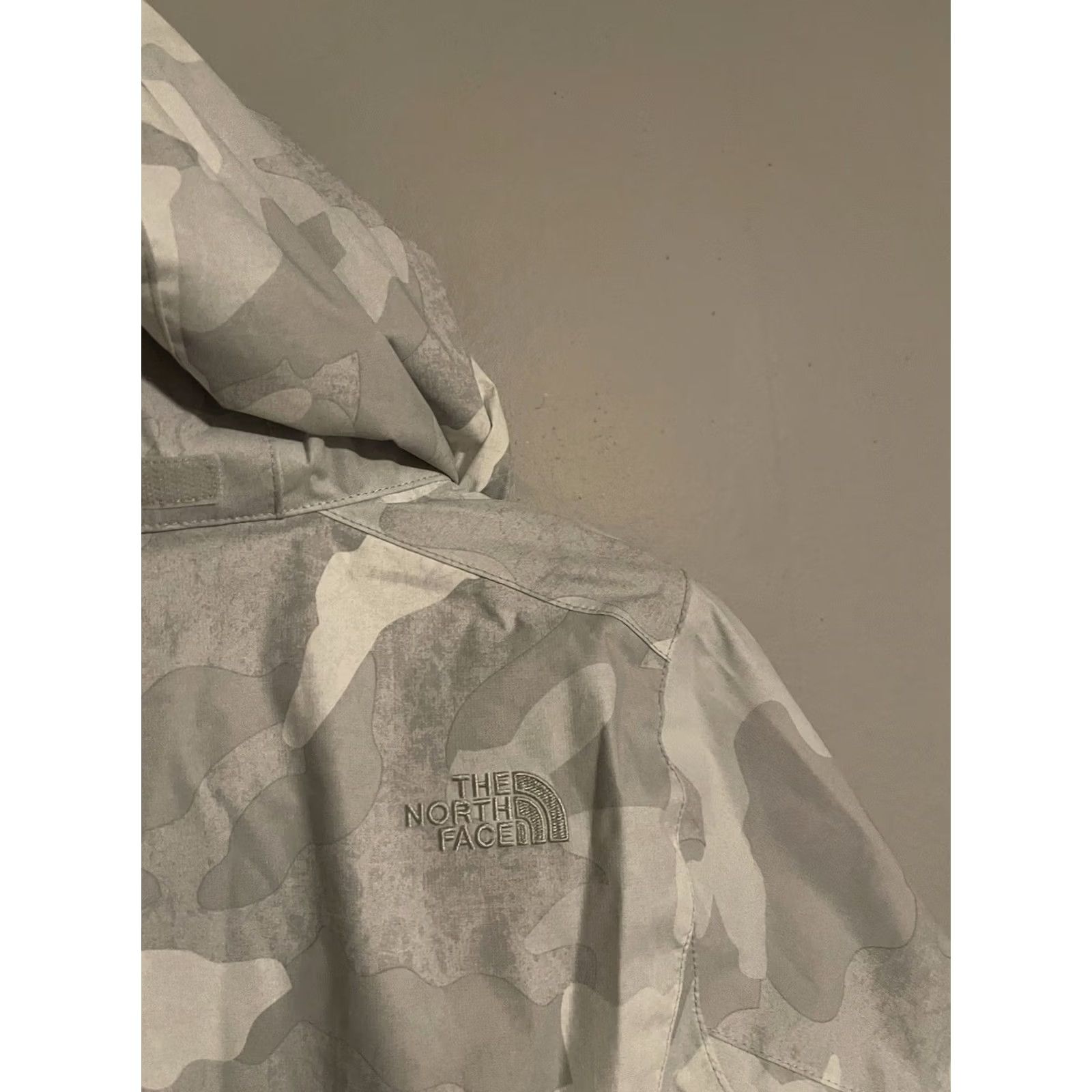 The North Face The North Face Resolve Parka II Dryvent Rain Jacket White Camo - Women's Small - Jacket - White - S - Women Size S / US 4 / IT 40 - 5 Thumbnail