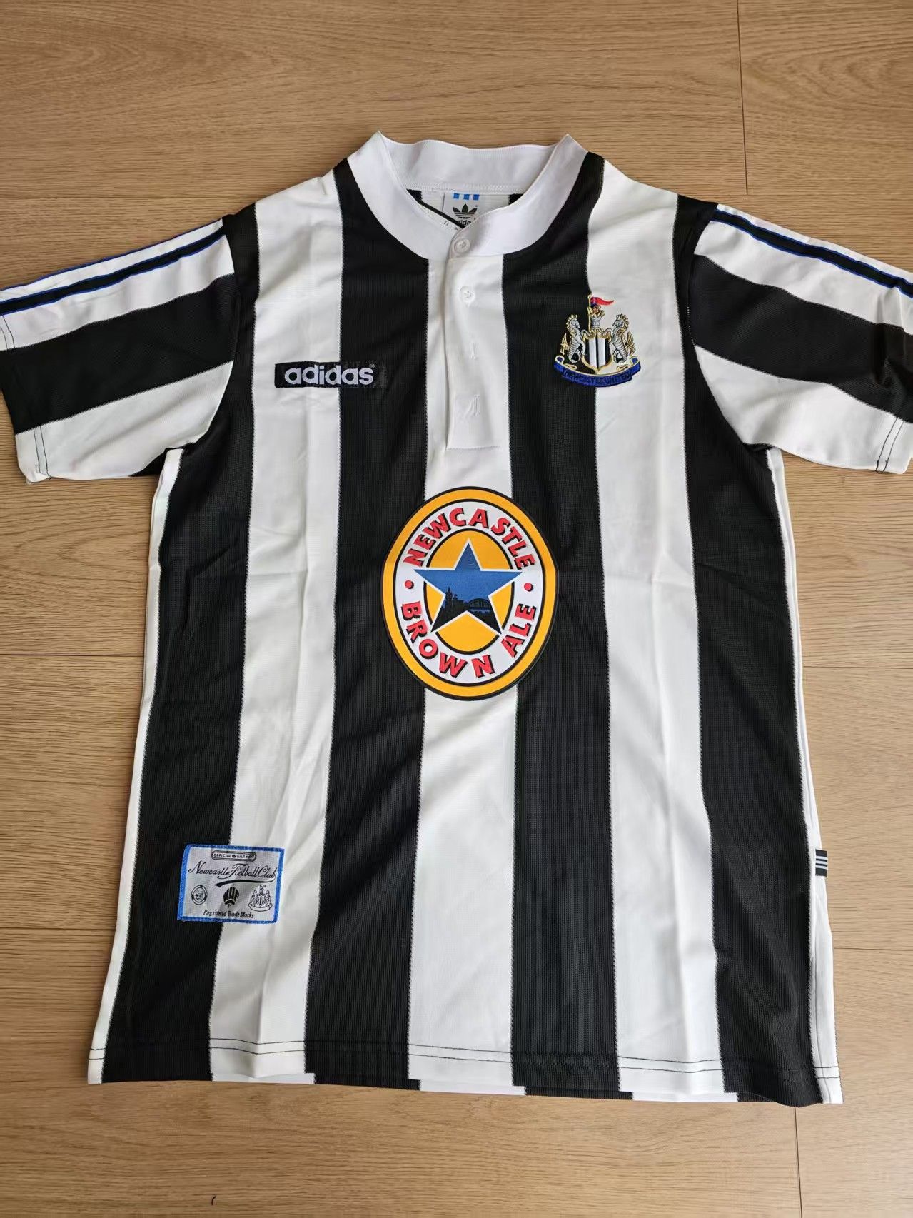 Other 1995-97 Newcastle Soccer Jersey Size US M / EU 48-50 / 2 - 1 Thumbnail