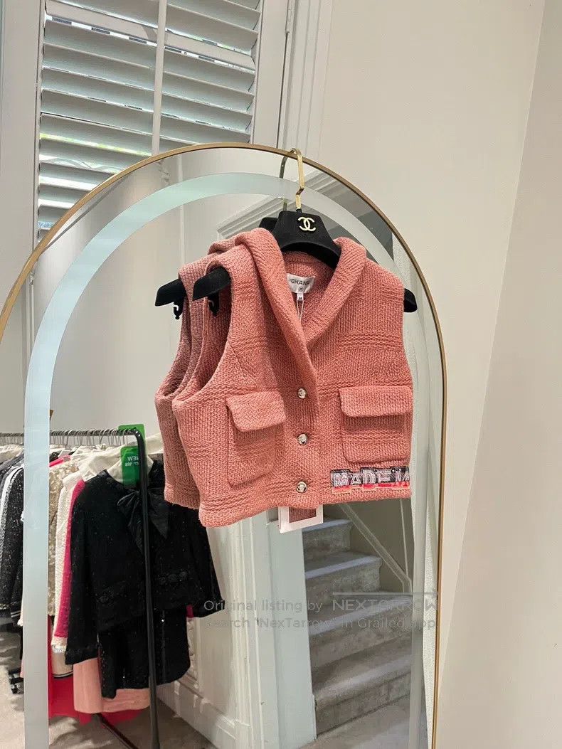 Chanel Chanel 21b salmon-coloured printed vest Size XS / US 0-2 / IT 36-38 - 1 Thumbnail