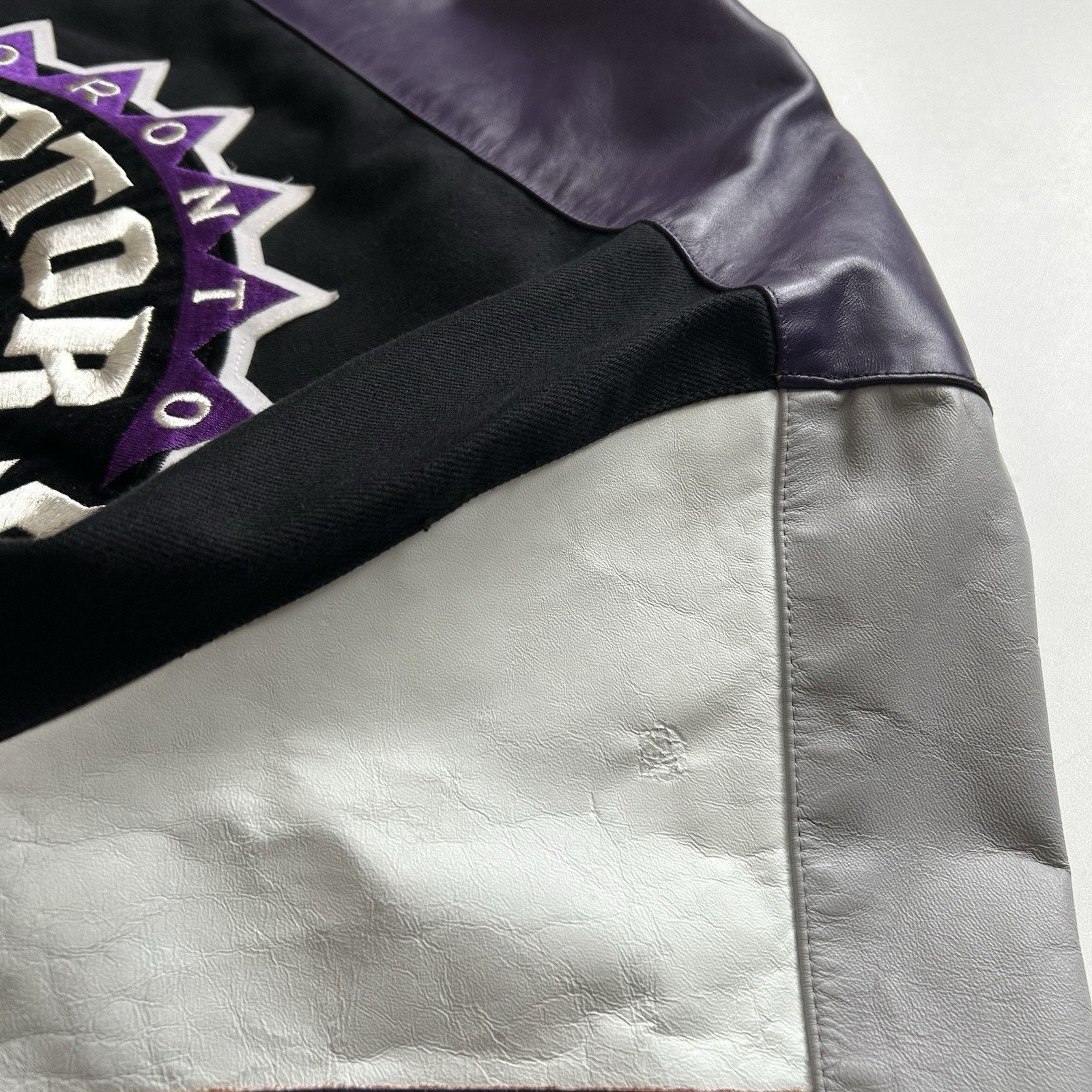 Jeff Hamilton × NBA × Vintage Vintage 90s Jeff Hamilton NBA Toronto Raptors Jacket Size XL Size US XL / EU 56 / 4 - 12 Thumbnail