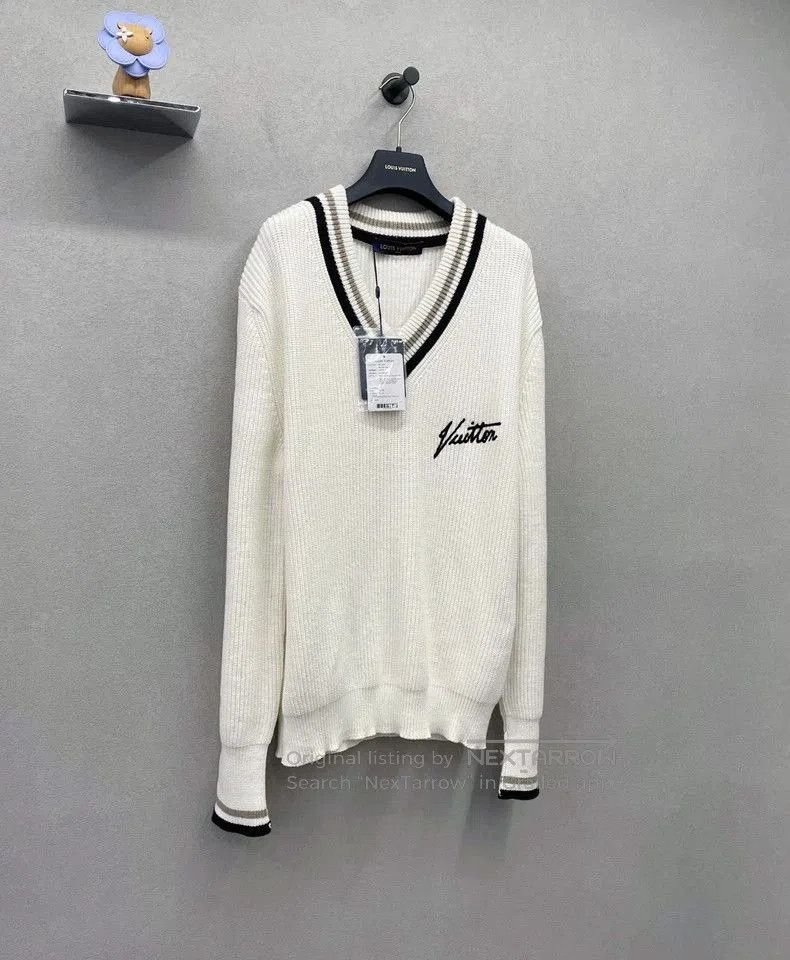 Louis Vuitton Louis Vuitton Beige V. Size US S / EU 44-46 / 1 - 3 Thumbnail