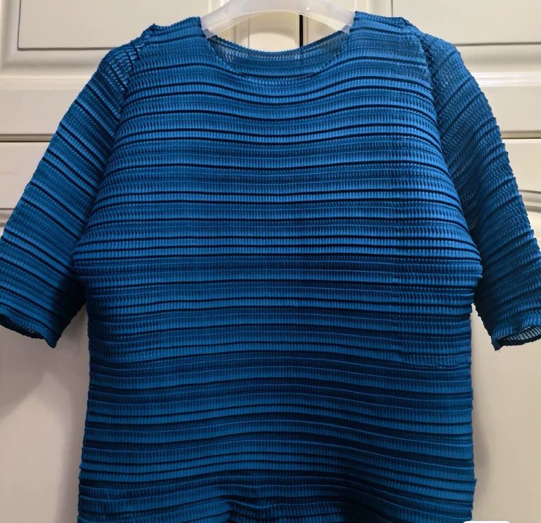 Issey Miyake Issey Miyake size:2 Lake blue pleated short-sleeved shirt Size XS / US 0-2 / IT 36-38 - 1 Thumbnail