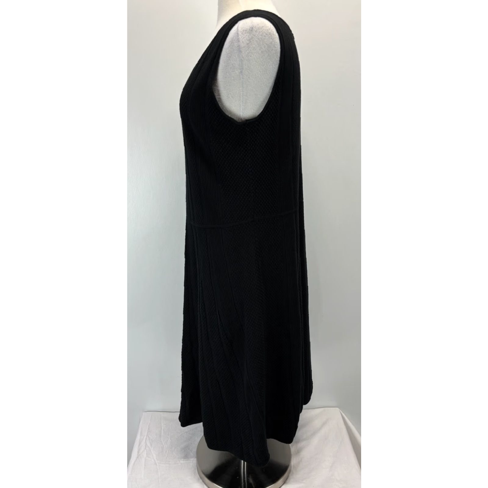 Talbots VINTAGE Talbots Knit Tank Dress 1X Plus Women Black Knee Length Classic Sleeveless Scoop Neck Pullover Dress Size 1X Women Accessories Clothing Size XL / US 12-14 / IT 48-50 - 2 Thumbnail