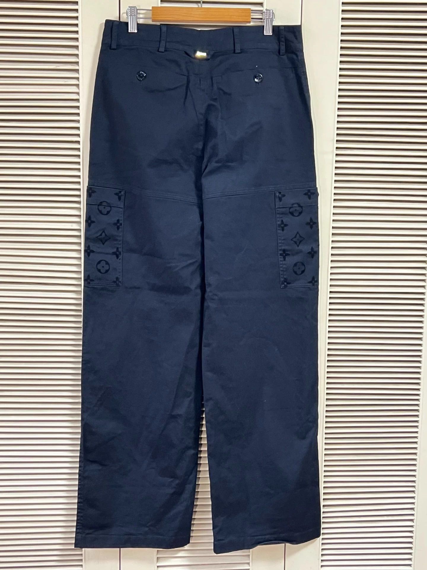 Louis Vuitton LV men's 48 black flocked monogram cargo pants Size US 32 / EU 48 - 2 Thumbnail