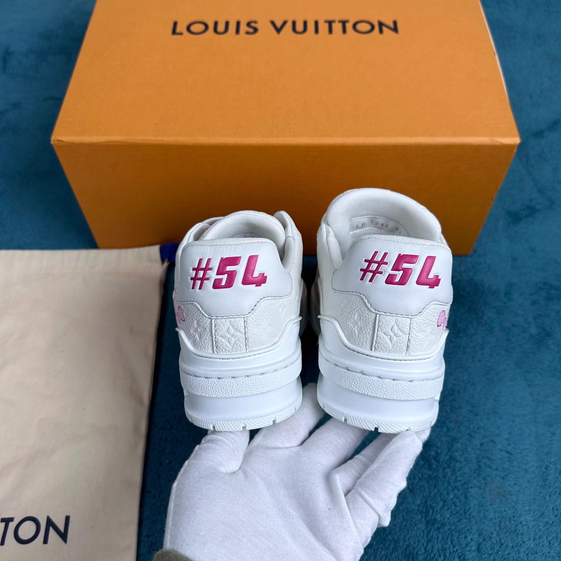 Louis Vuitton LV x Takashi Murakami Cherry Blossom Low-Top Trainer White Size US 5 / IT 35 - 4 Thumbnail