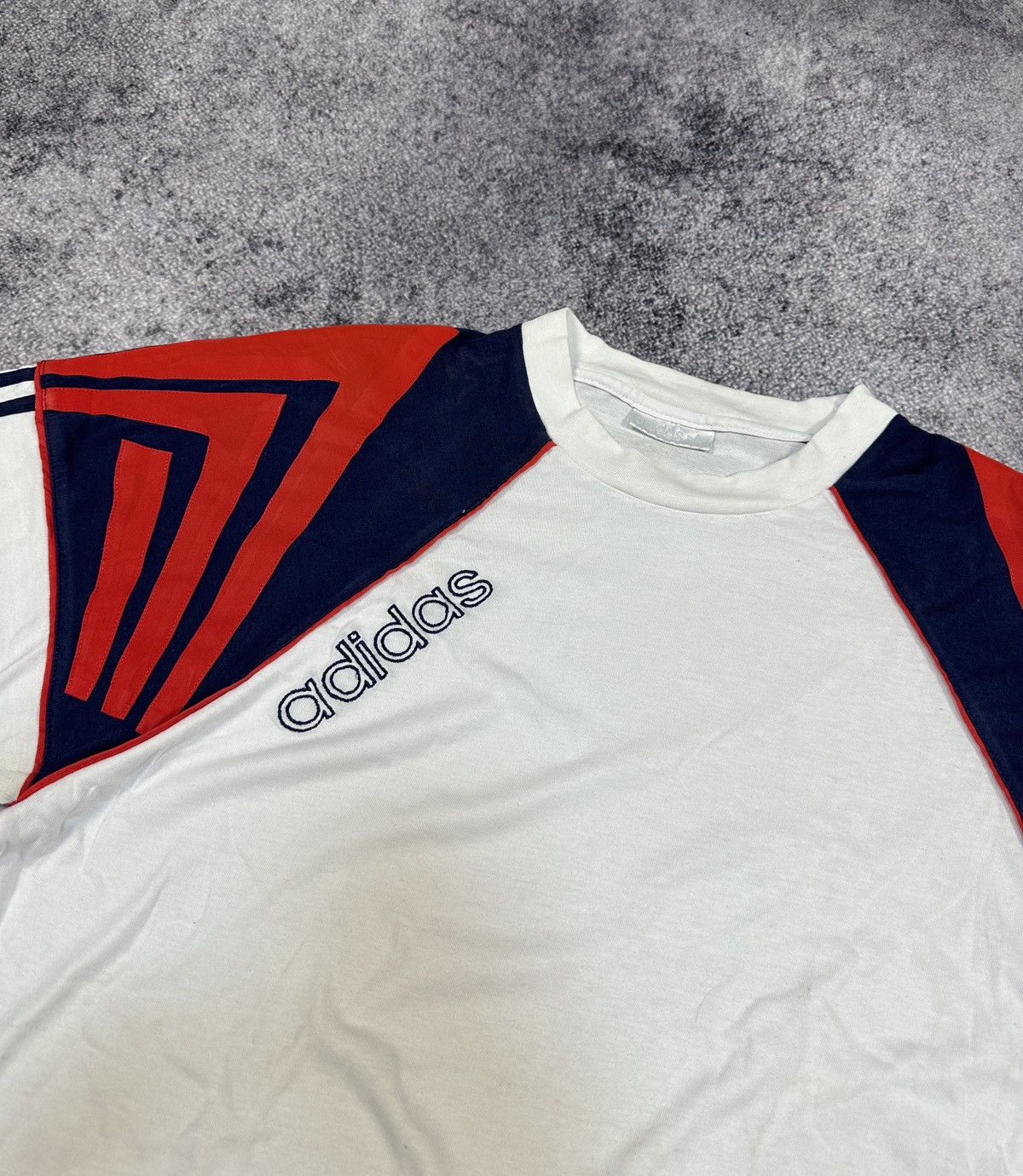 Vintage Y2K Vintage Adidas T-shirt Streetwear Rare Casual Logo VTg Size US L / EU 52-54 / 3 - 2 Thumbnail