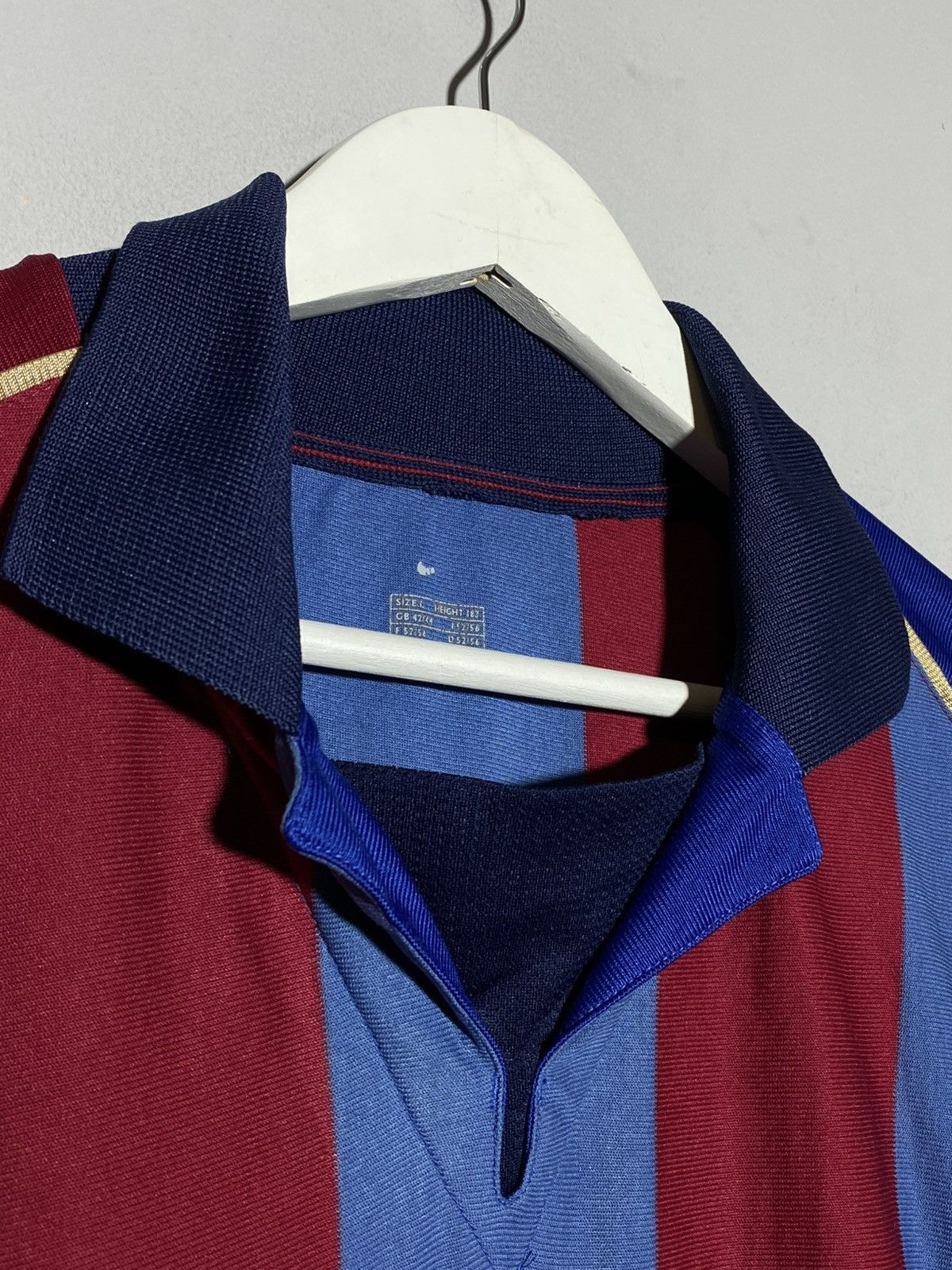 Nike Nike FC Barcelona 2001/02 Home Jersey Vintage Travis Vibes Size US L / EU 52-54 / 3 - 7 Thumbnail