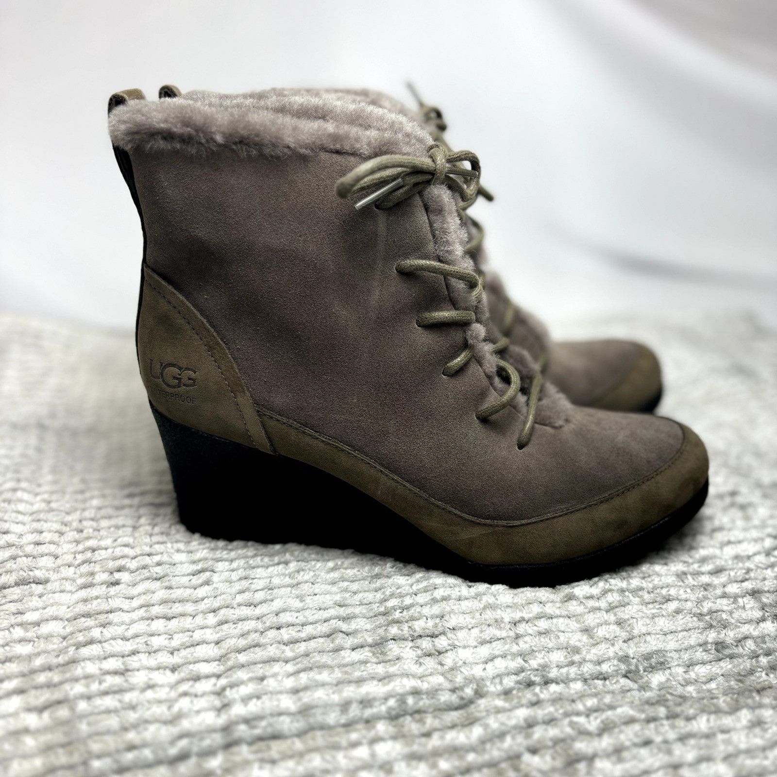 Ugg UGG Bridgit US 8 EU 39 Women’s Dark Gray Waterproof Suede We Size US 8 / IT 38 - 5 Thumbnail