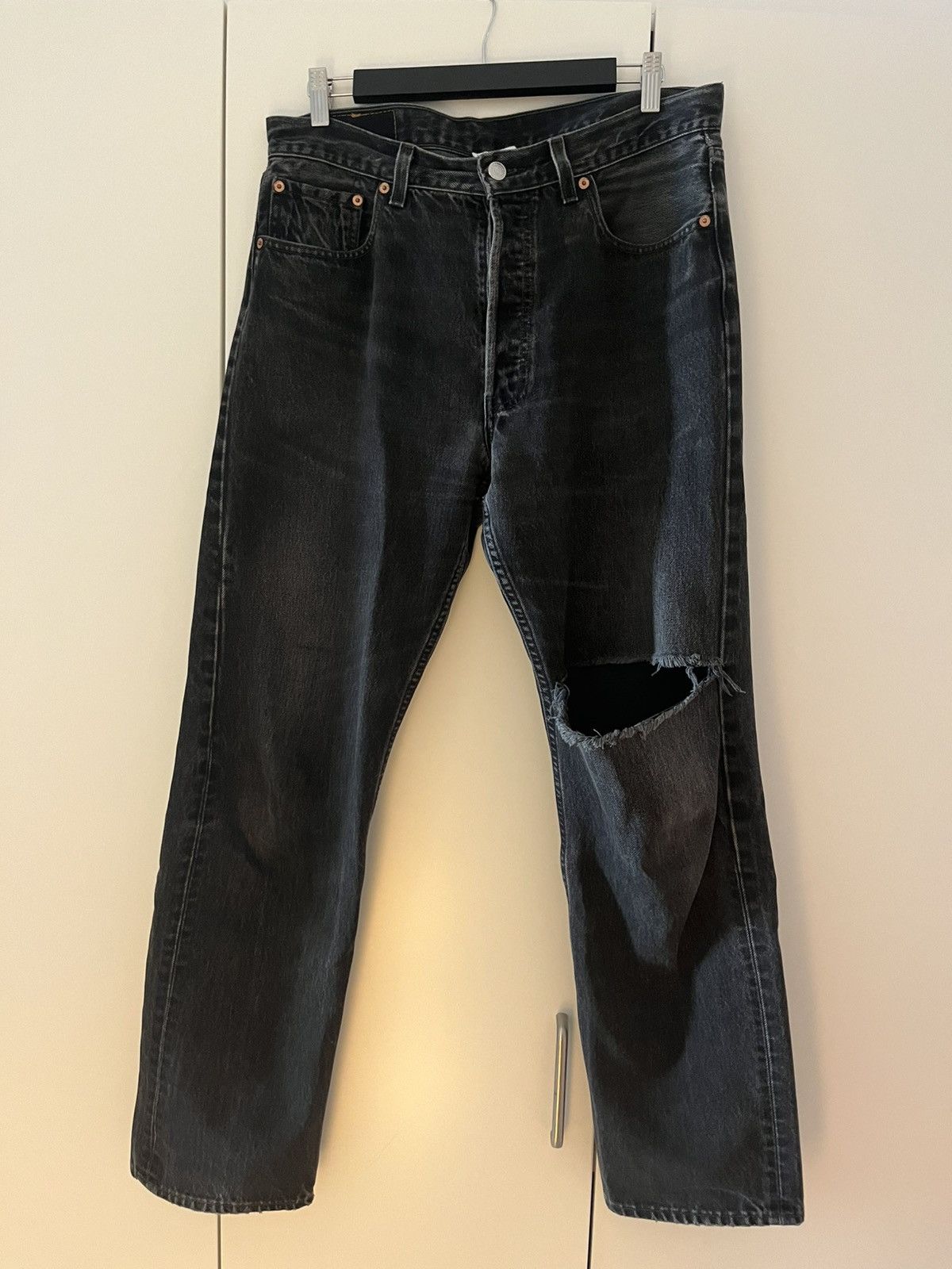Levi's × Vetements Vetements X Levi’s Back logo embroidery black Size US 34 / EU 50 - 2 Thumbnail