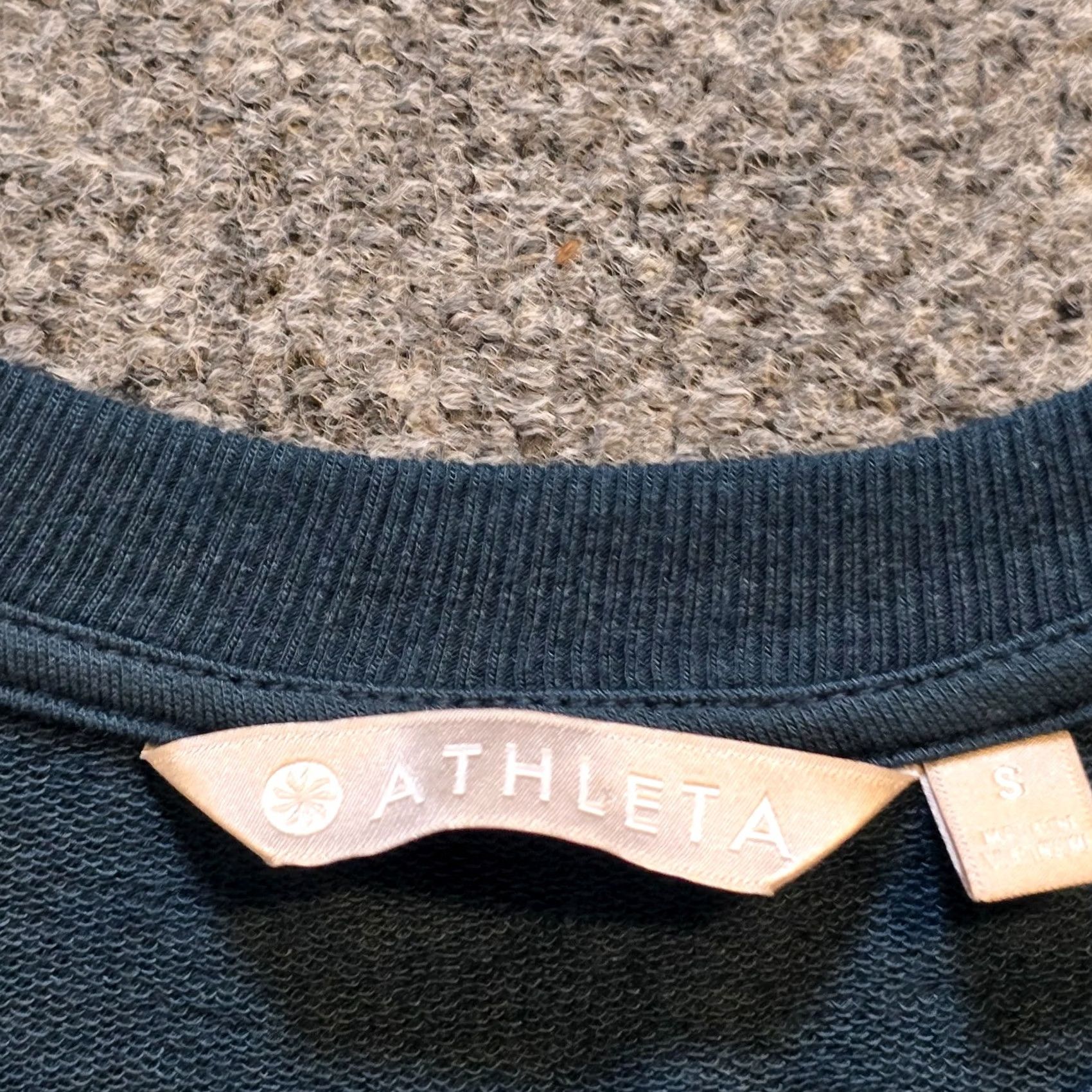 Athleta Athleta Sweater Women Size Small Green Round Neck Lightweight Casual Pullover Knit Top Shirts Dresses Size S / US 4 / IT 40 - 4 Thumbnail