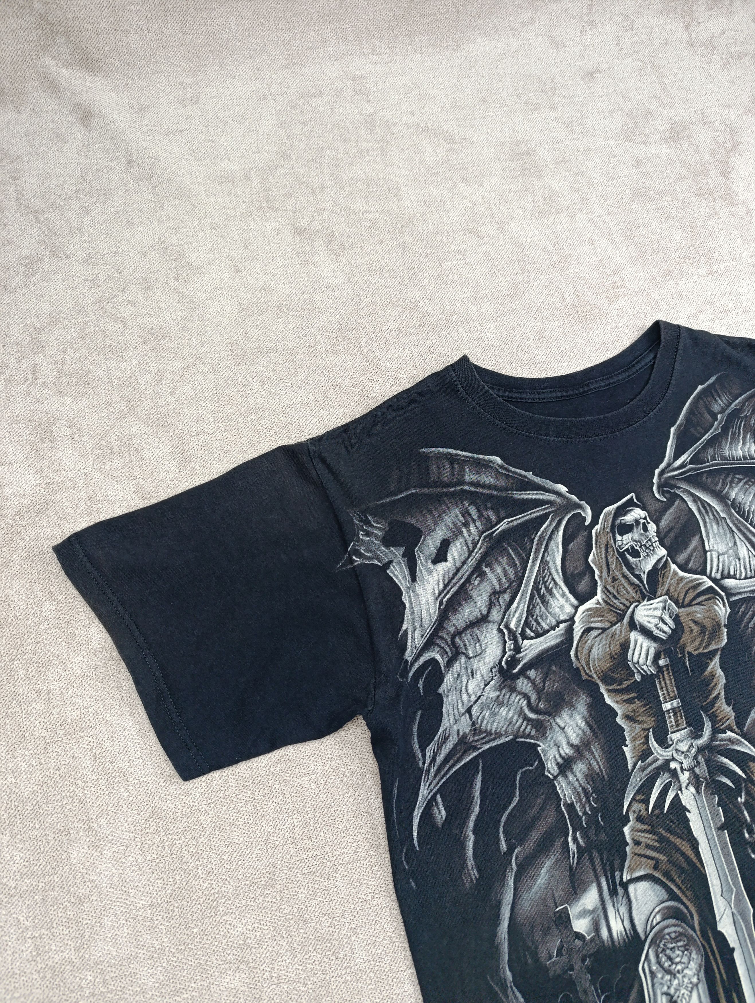 Liquid Blue LIQUID BLUE 2007 VINTAGE GRAVESTONE REAPER SKULL DEATH Size US M / EU 48-50 / 2 - 3 Thumbnail