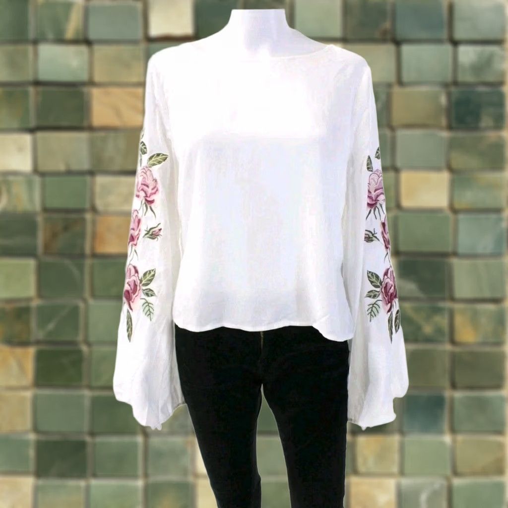 Vintage Cupcakes and Cashmere Blouse Floral Embroidered Detail White Crew Neck Long Sleeve Size M Womens Size M / US 6-8 / IT 42-44 - 1 Thumbnail