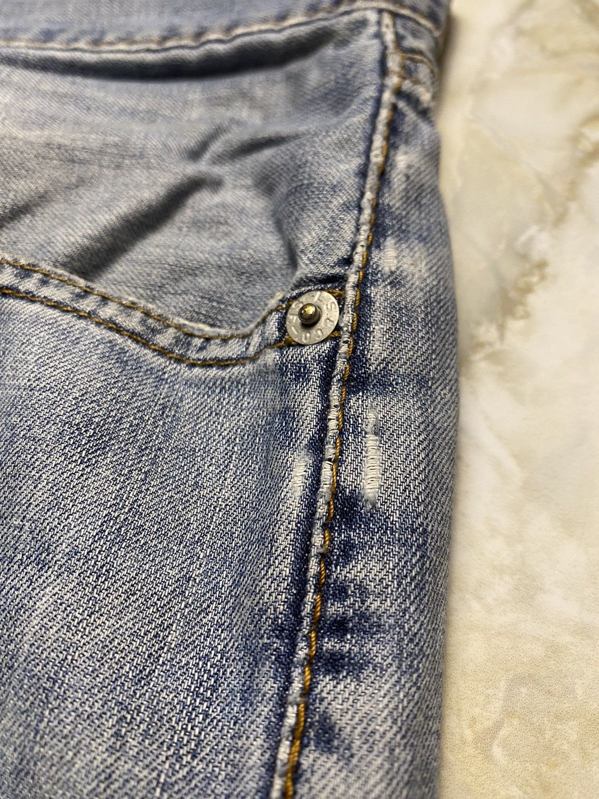 Levi's Light blue Levi’s distressed jean 505 Size US 34 / EU 50 - 17 Thumbnail