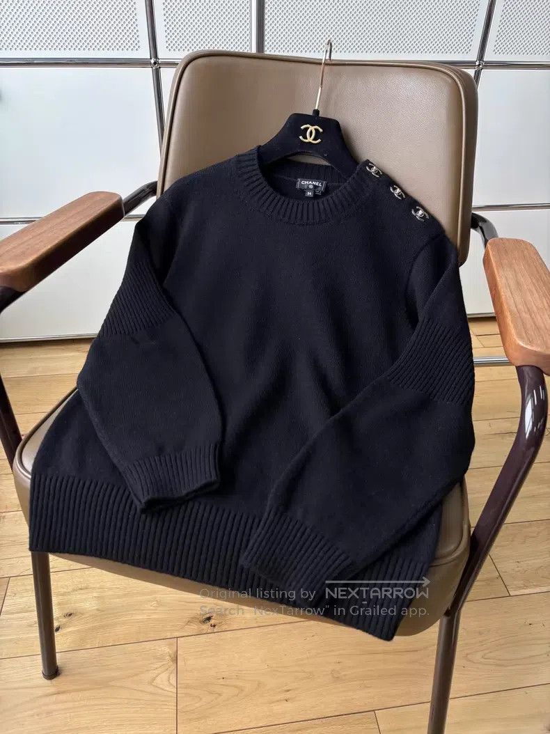 Chanel Chanel 24B Black Round-neck Double C Shoulder Button Knitw Size XXS / US 00 / IT 34 - 6 Thumbnail
