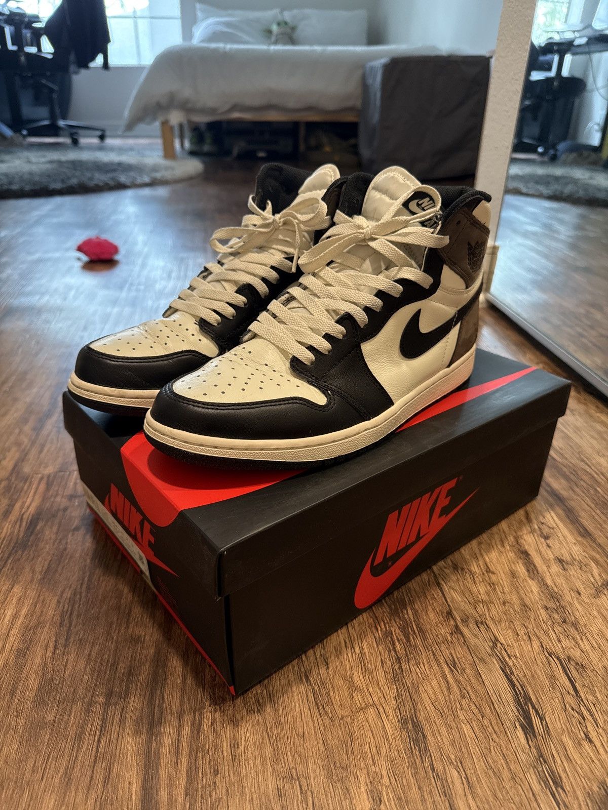 Mocha Jordan 1’s