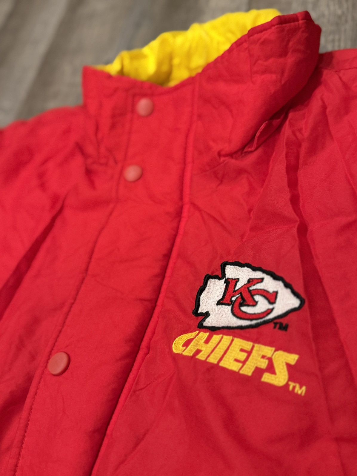 Chalk Line Vintage Kansas City Chiefs Chalk Line Puffer Jacket size XL Size US XL / EU 56 / 4 - 4 Thumbnail