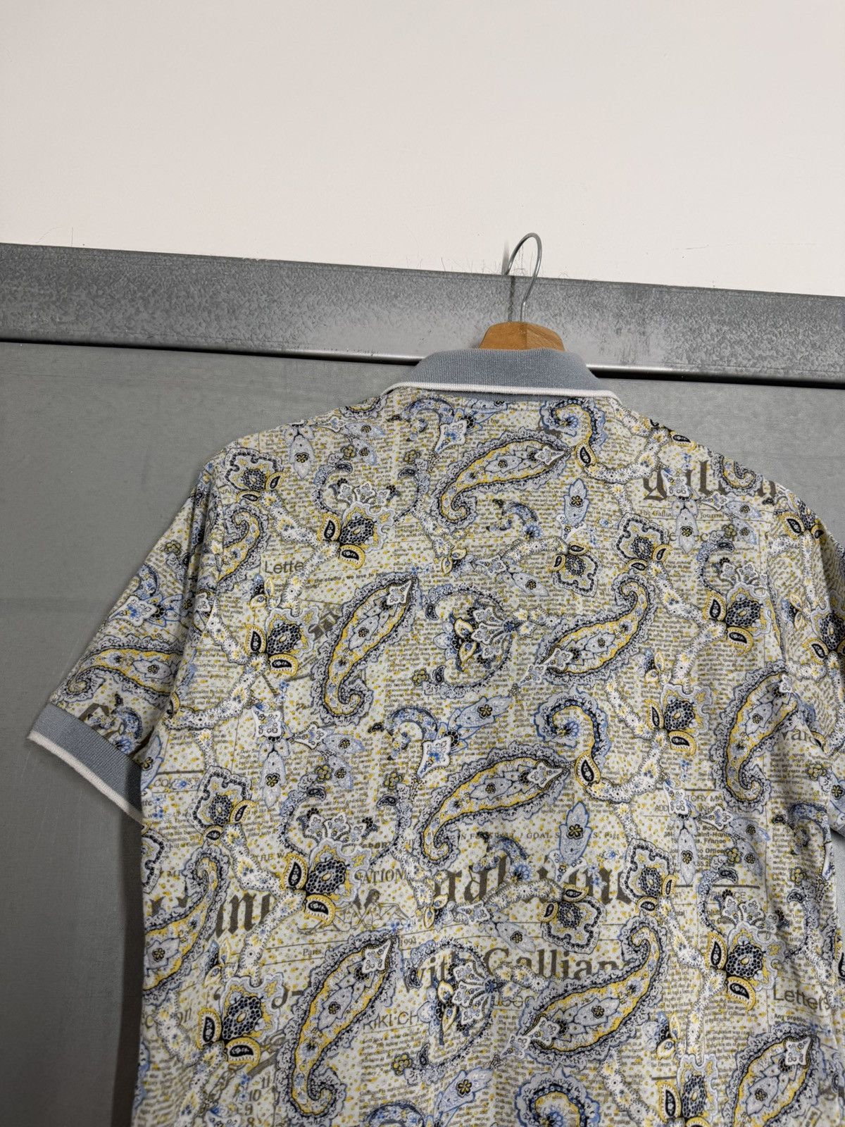 John Galliano Vintage 00s John Galliano Overprinted Polo T-Shirt Size US S / EU 44-46 / 1 - 10 Thumbnail