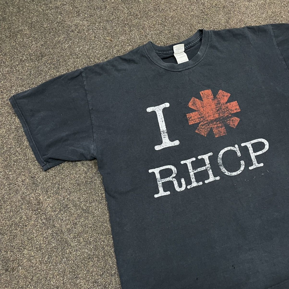 Vintage Vintage 90s Red Hot Chili Peppers Faded Graphic Tee Boxy XL Size US XL / EU 56 / 4 - 2 Thumbnail