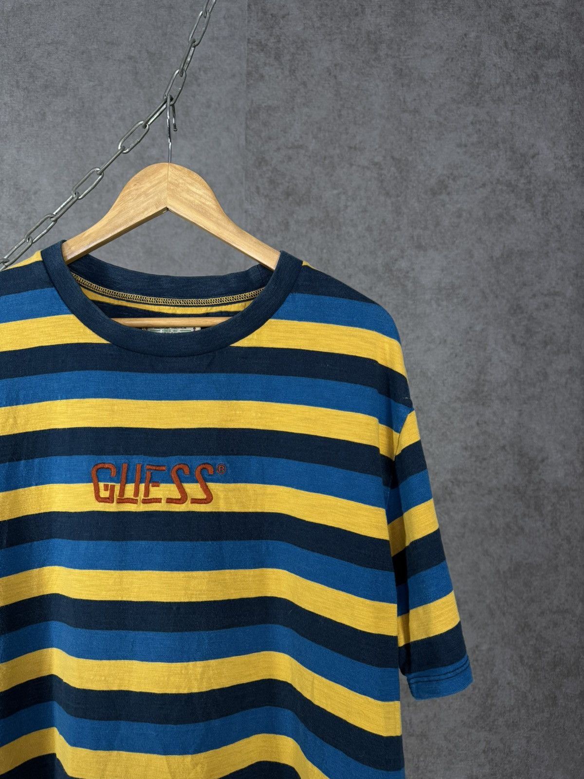 Guess Guess designer crazy center logo tee Size US M / EU 48-50 / 2 - 2 Thumbnail