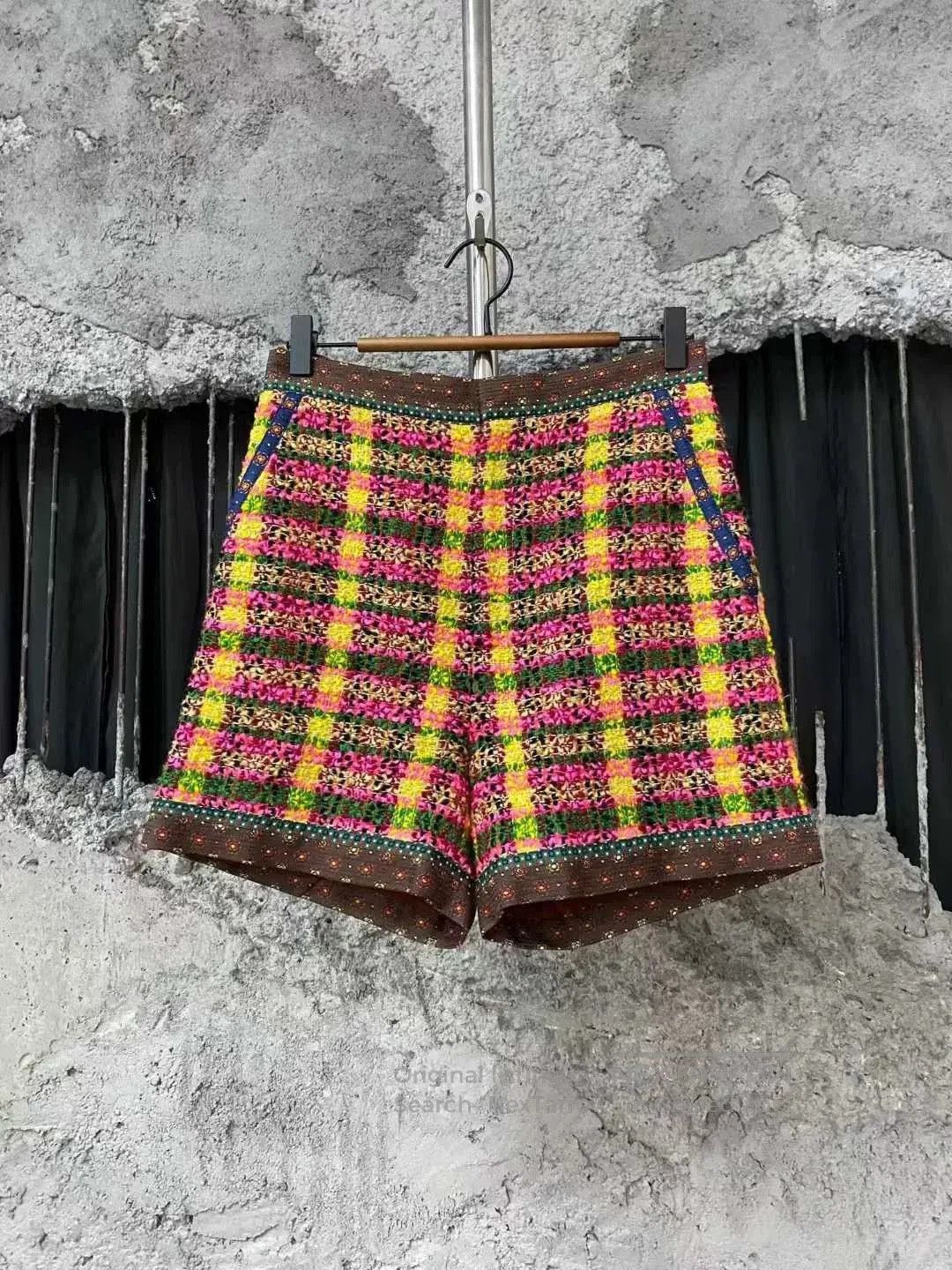 Gucci Gucci Checked Shorts in Bold Colors. Size 37" - 1 Thumbnail