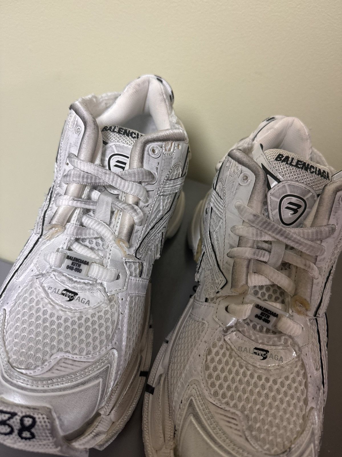 Balenciaga Balenciaga White Kith Runner 38 LIMITED Size US 6 / EU 39 - 12 Thumbnail